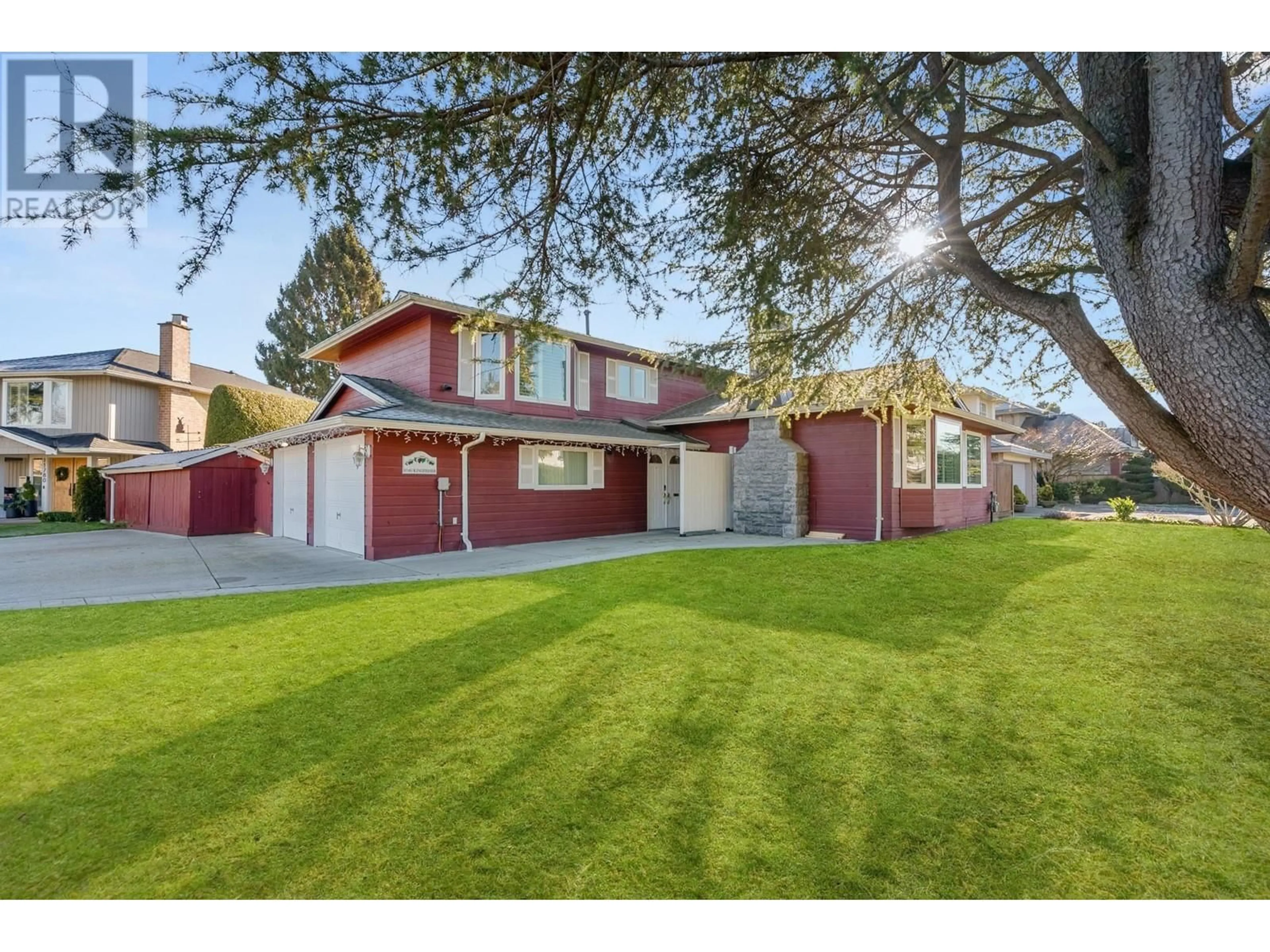 Home with vinyl exterior material, street for 11540 KINGFISHER DRIVE, Richmond British Columbia V7E3N6