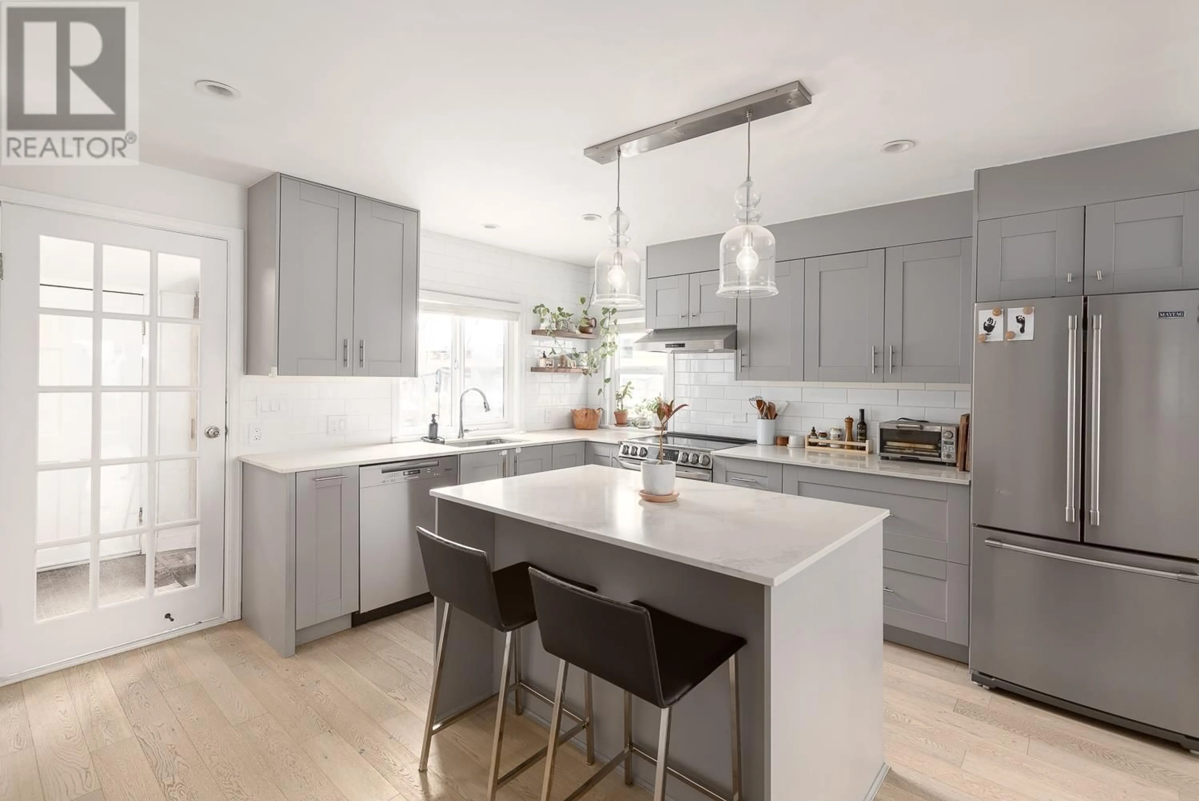 Contemporary kitchen, unknown for 1596 33RD AVENUE, Vancouver British Columbia V5N3C8