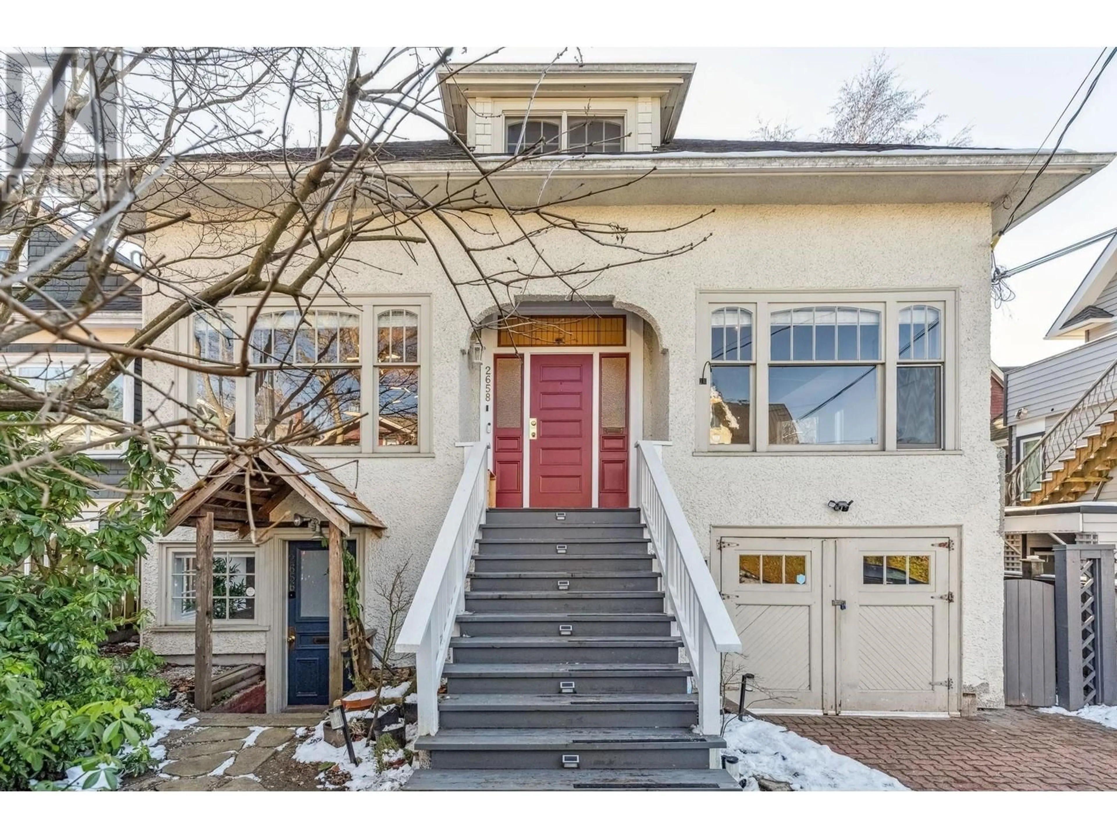 Indoor entryway for 2656-2658 W 3RD AVENUE, Vancouver British Columbia V6K1M3