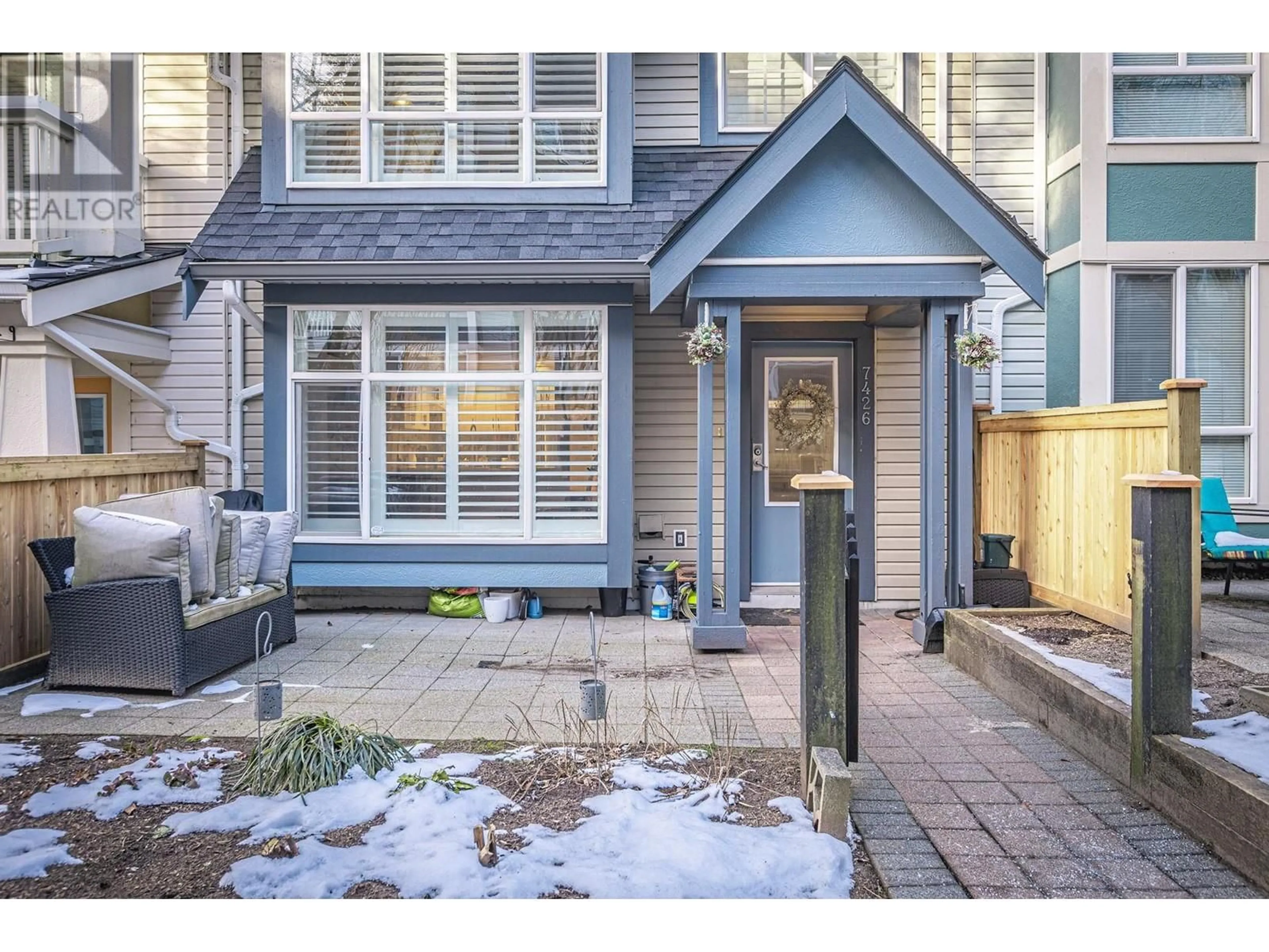 Indoor entryway for 7426 MAGNOLIA TERRACE, Burnaby British Columbia V5E4L1