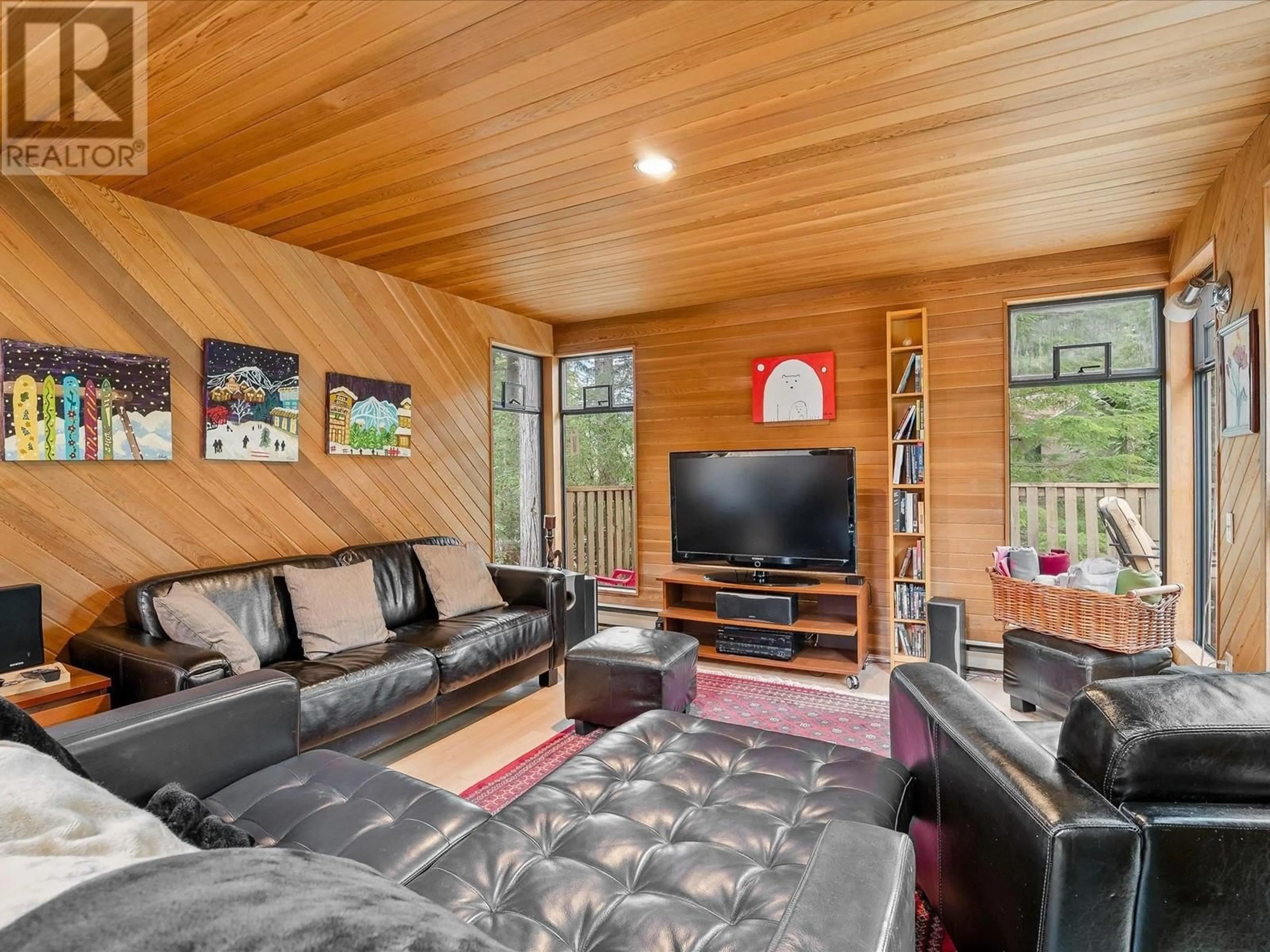 Living room with furniture, wood/laminate floor for 9440 DEERHORN PLACE, Whistler British Columbia V8E0G5