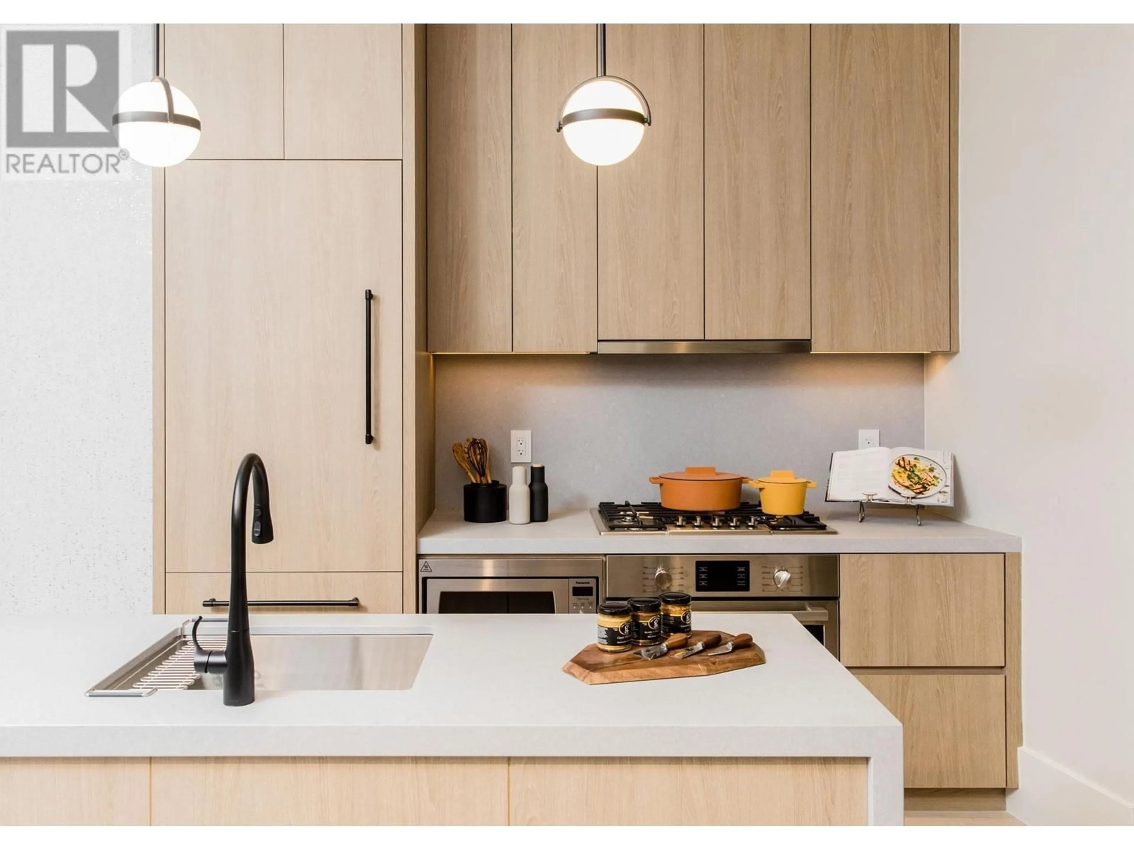 Unknown for 6366 OAK STREET, Vancouver British Columbia V6M2W4