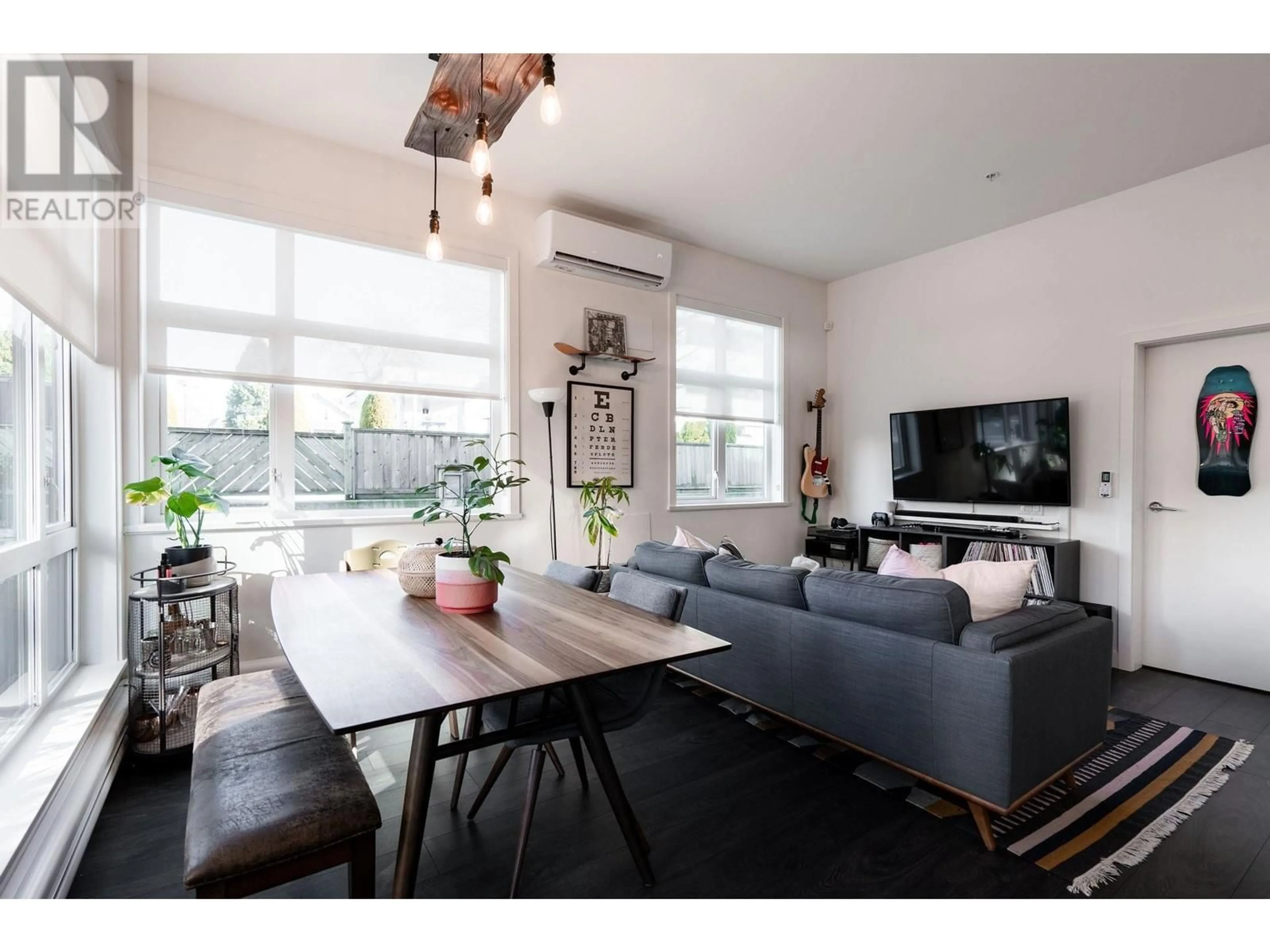 Living room with furniture, wood/laminate floor for 101 610 BRANTFORD STREET, New Westminster British Columbia V3M1W7