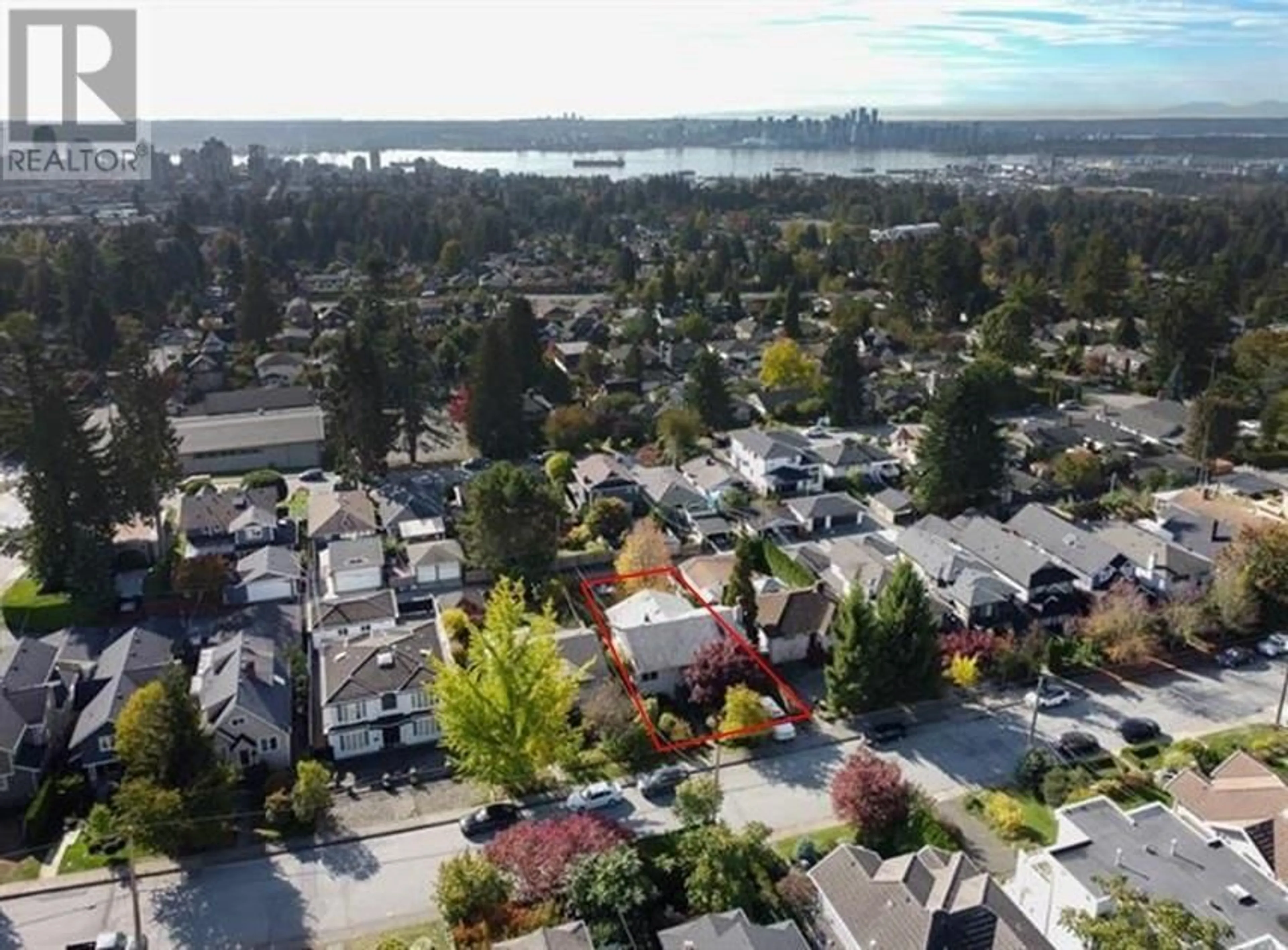 A pic from outside/outdoor area/front of a property/back of a property/a pic from drone, unknown for 221 W 28TH STREET, North Vancouver British Columbia V7N2H9