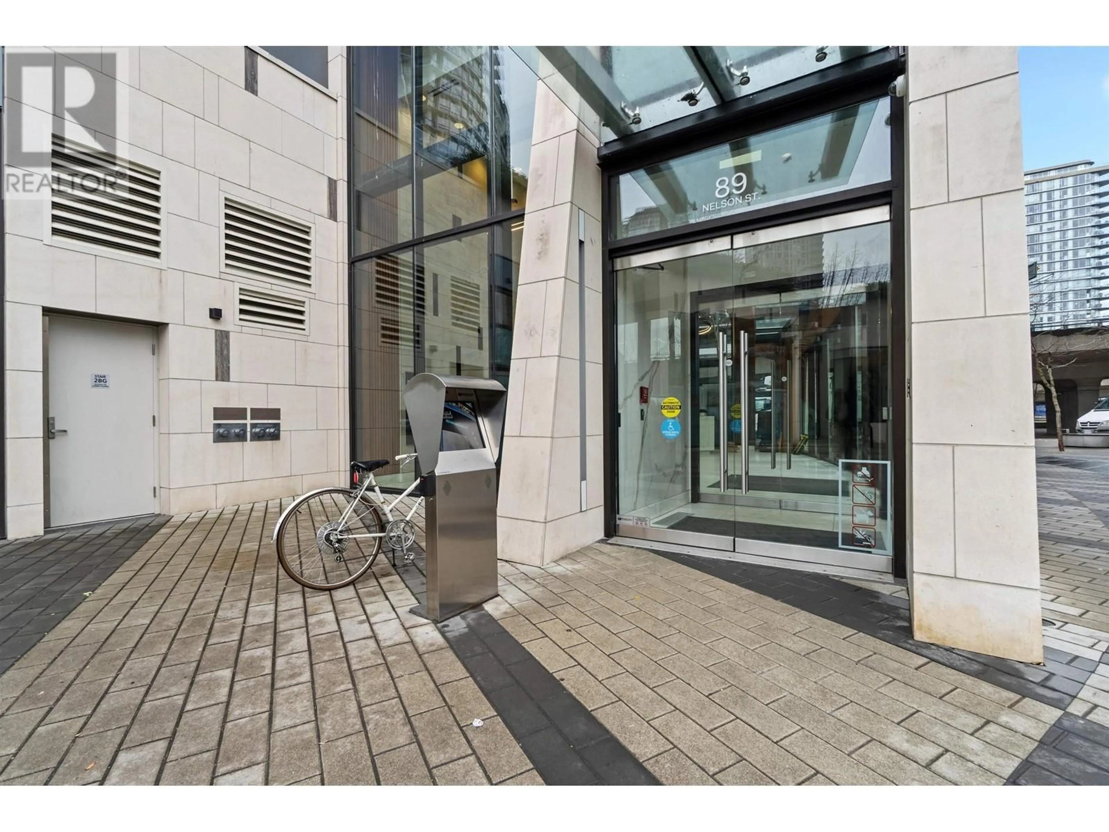 Indoor foyer for 2713 89 NELSON STREET, Vancouver British Columbia V6Z0E7