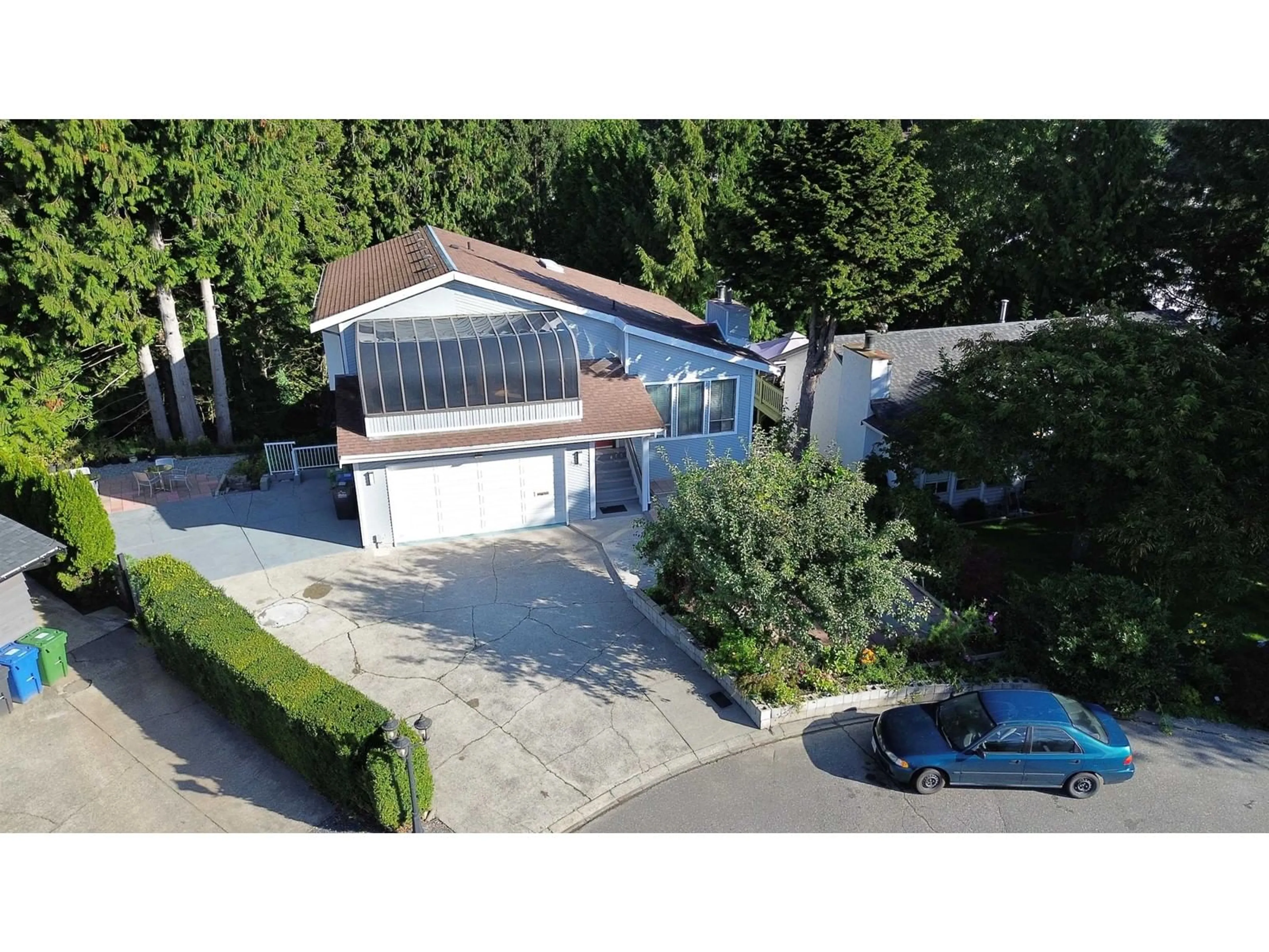 A pic from outside/outdoor area/front of a property/back of a property/a pic from drone, street for 3529 CARIBOO COURT, Abbotsford British Columbia V2S7H2