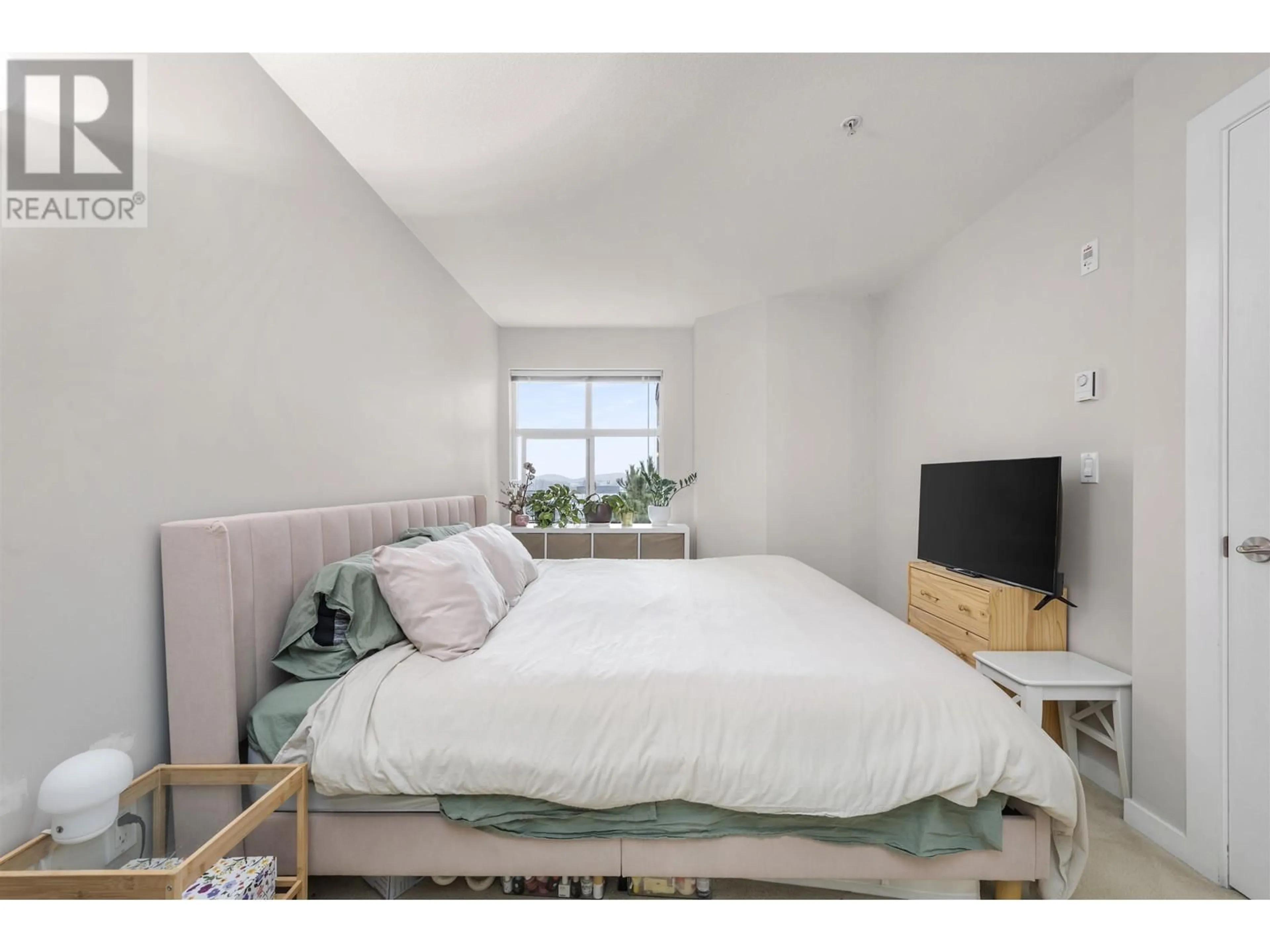 A pic of a room for 204 4788 BRENTWOOD DRIVE, Burnaby British Columbia V5C0C5