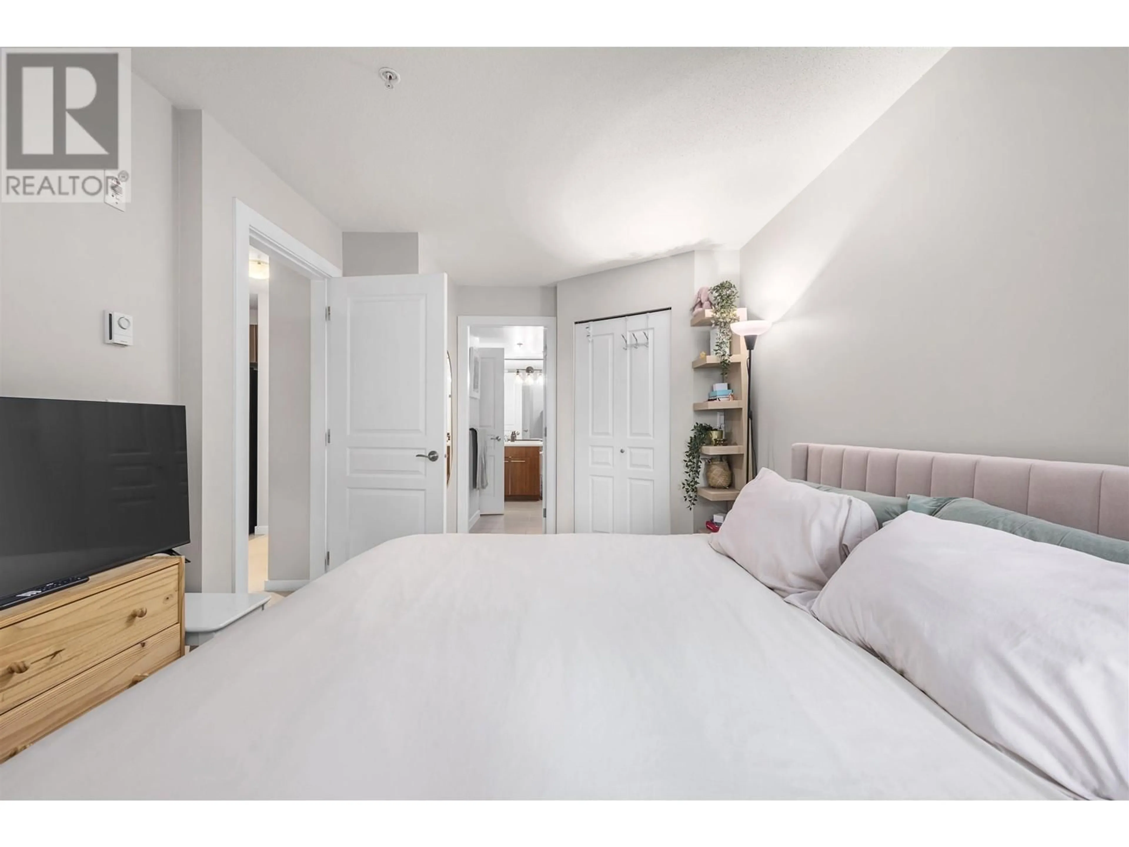 A pic of a room for 204 4788 BRENTWOOD DRIVE, Burnaby British Columbia V5C0C5