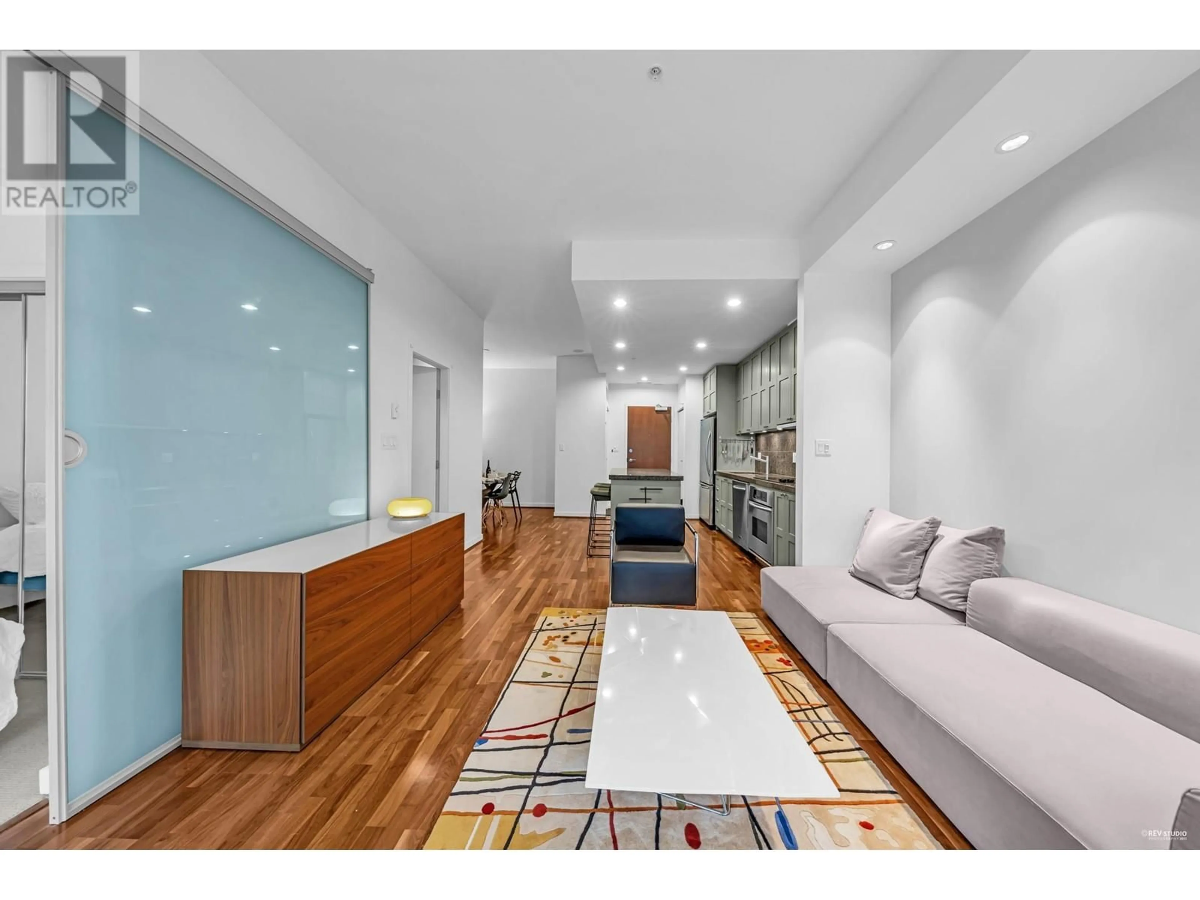 Living room with furniture, wood/laminate floor for 608 1333 W GEORGIA STREET, Vancouver British Columbia V6E4V3