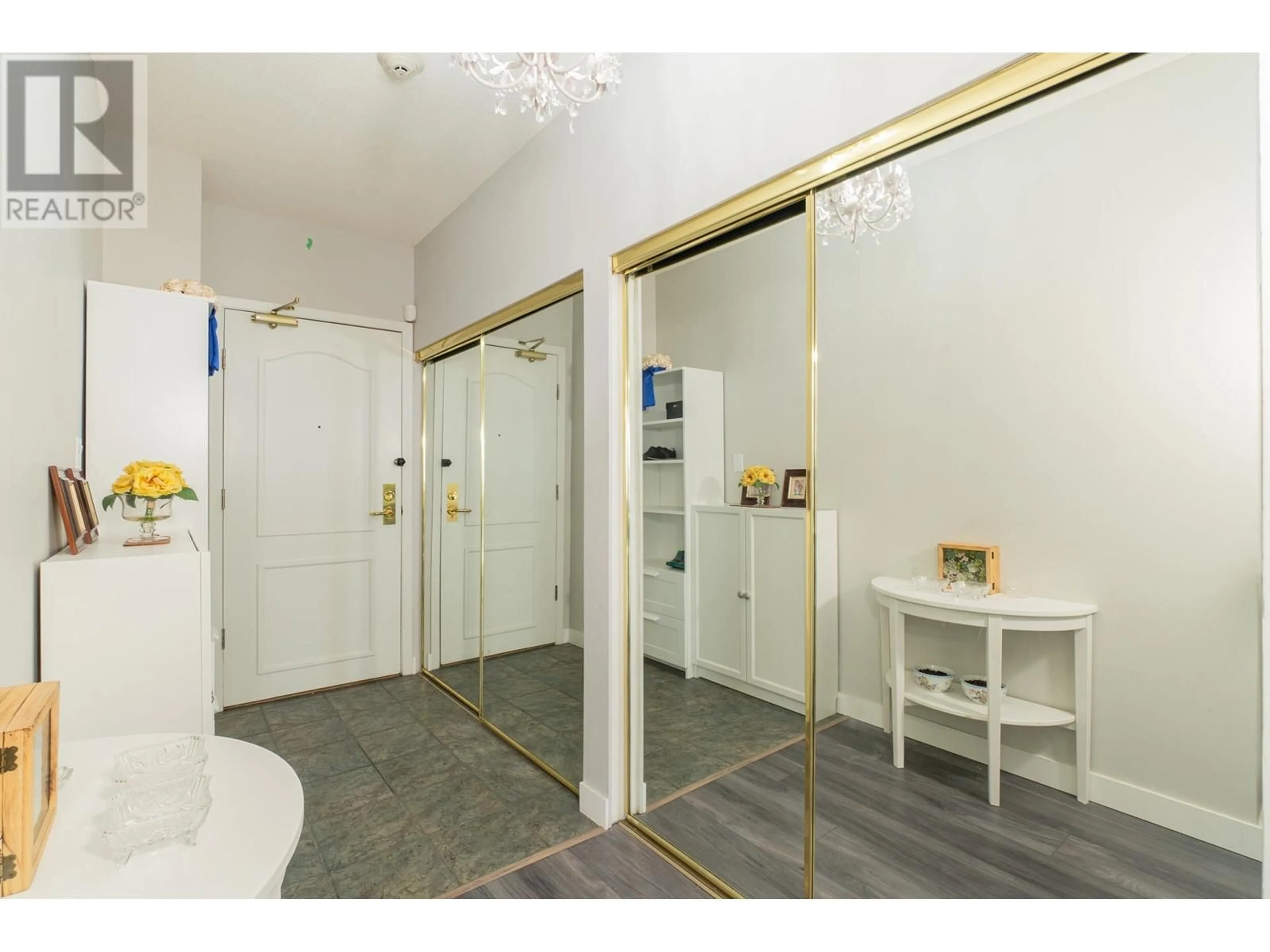 Standard bathroom, unknown for 2201 6888 STATION HILL DRIVE, Burnaby British Columbia V3N4X5