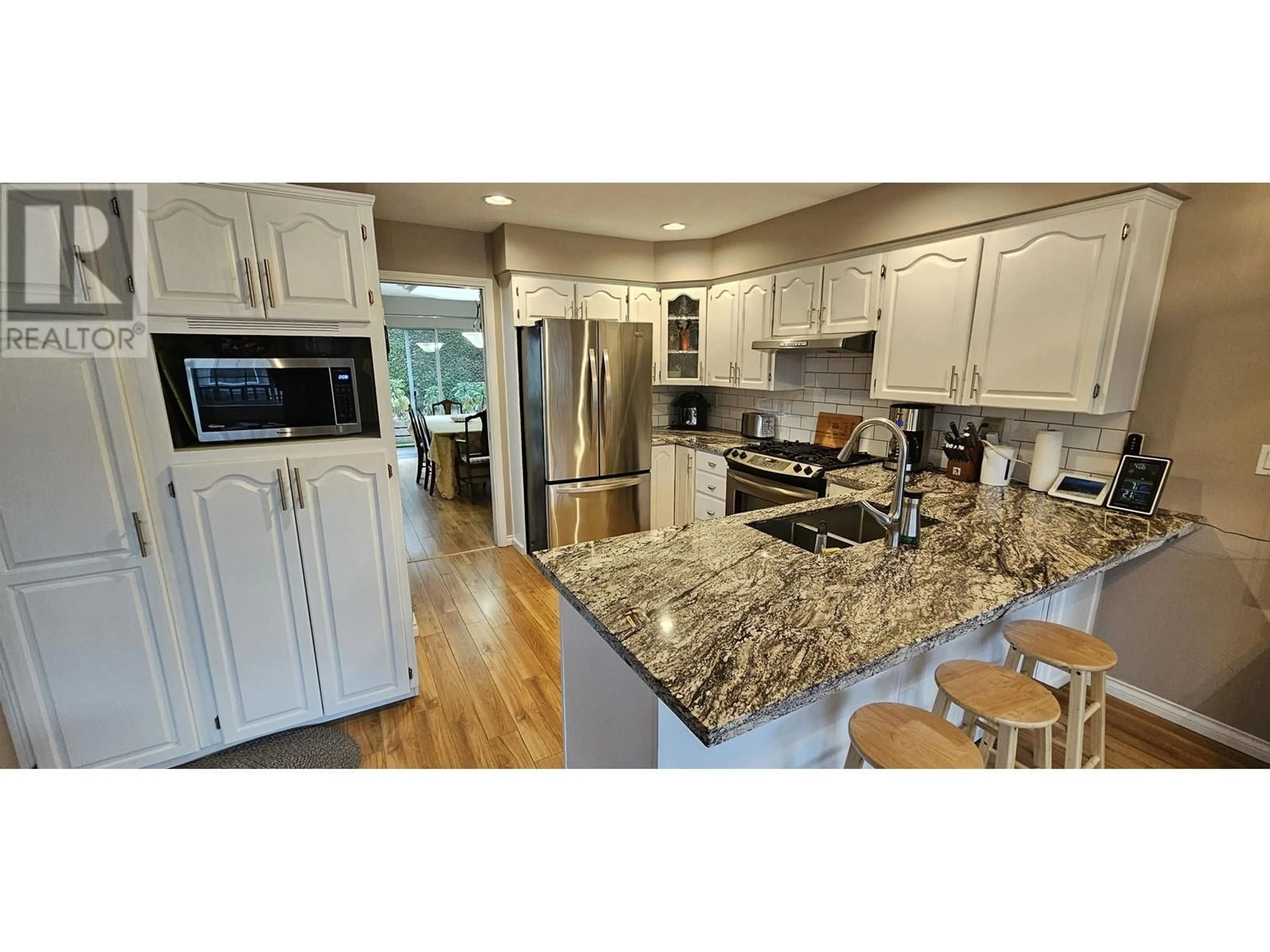 Open concept kitchen, ceramic/tile floor for 37 22488 116 AVENUE, Maple Ridge British Columbia V2X0X6