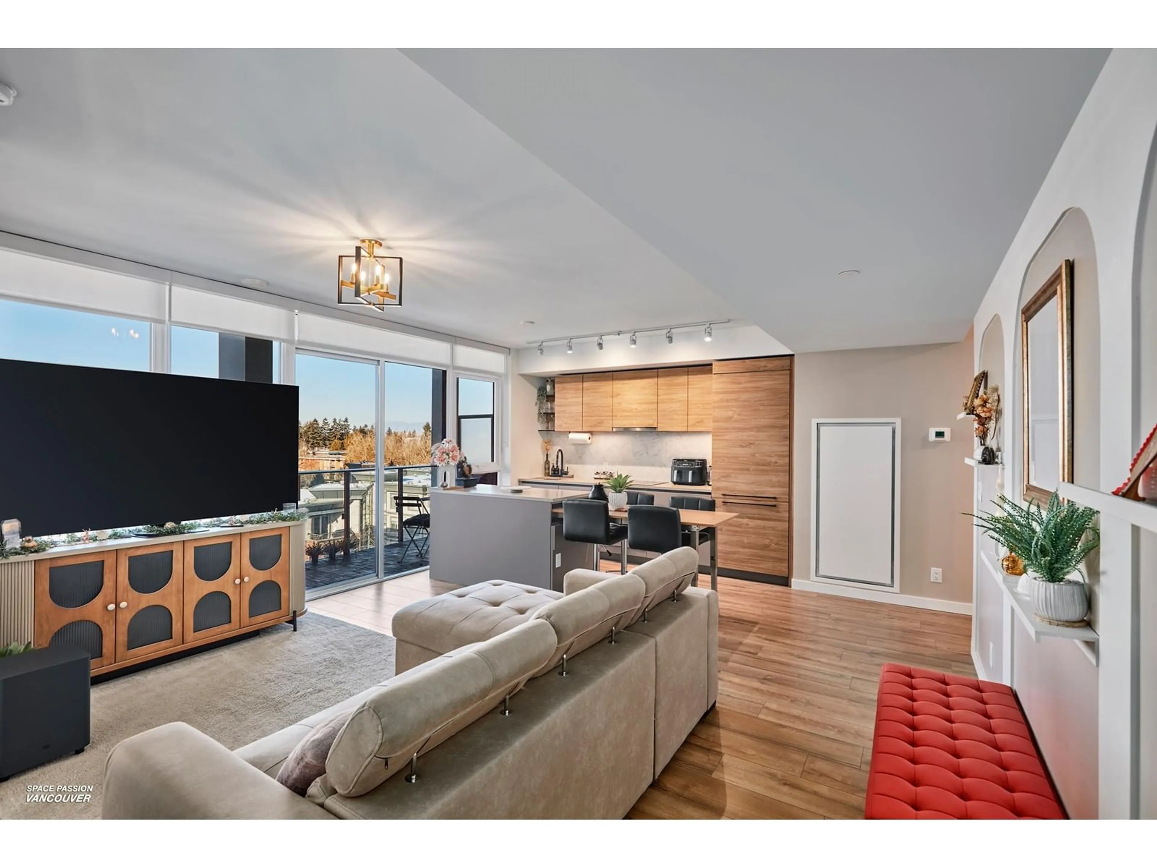 Living room with furniture, wood/laminate floor for 710 - 10448 UNIVERSITY, Surrey British Columbia V3T0S7