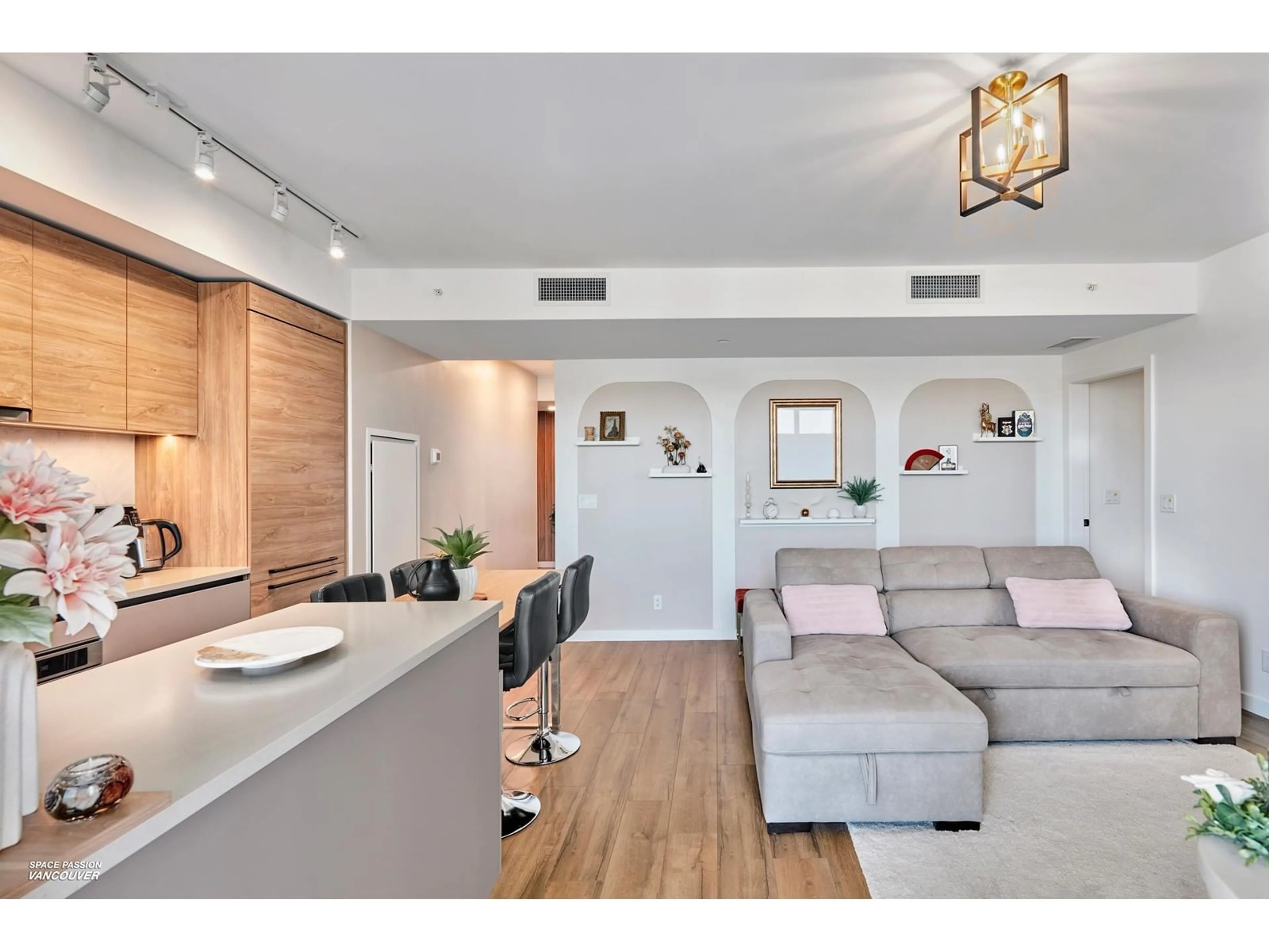 Open concept kitchen, wood/laminate floor for 710 - 10448 UNIVERSITY, Surrey British Columbia V3T0S7