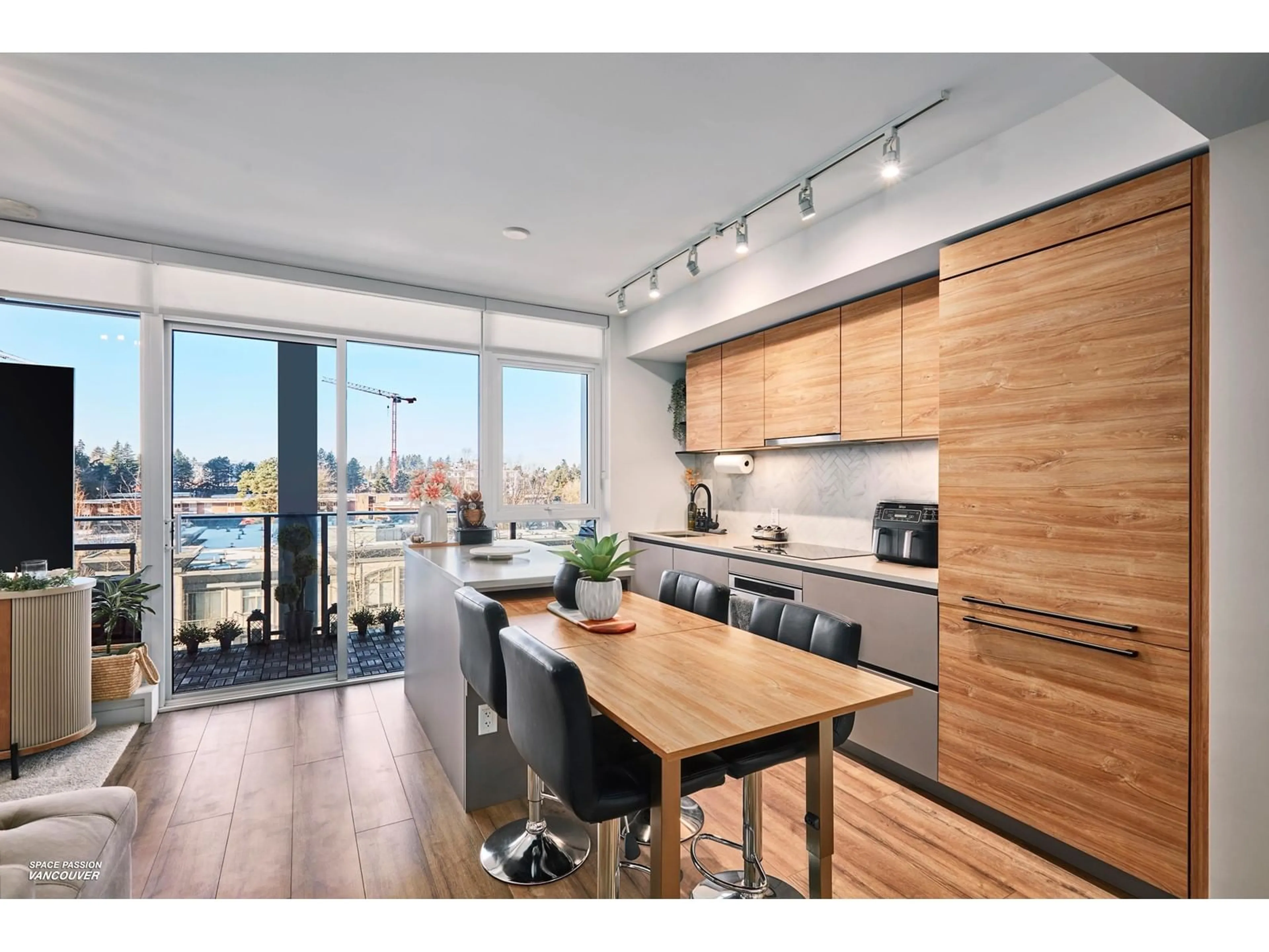 Open concept kitchen, wood/laminate floor for 710 - 10448 UNIVERSITY, Surrey British Columbia V3T0S7