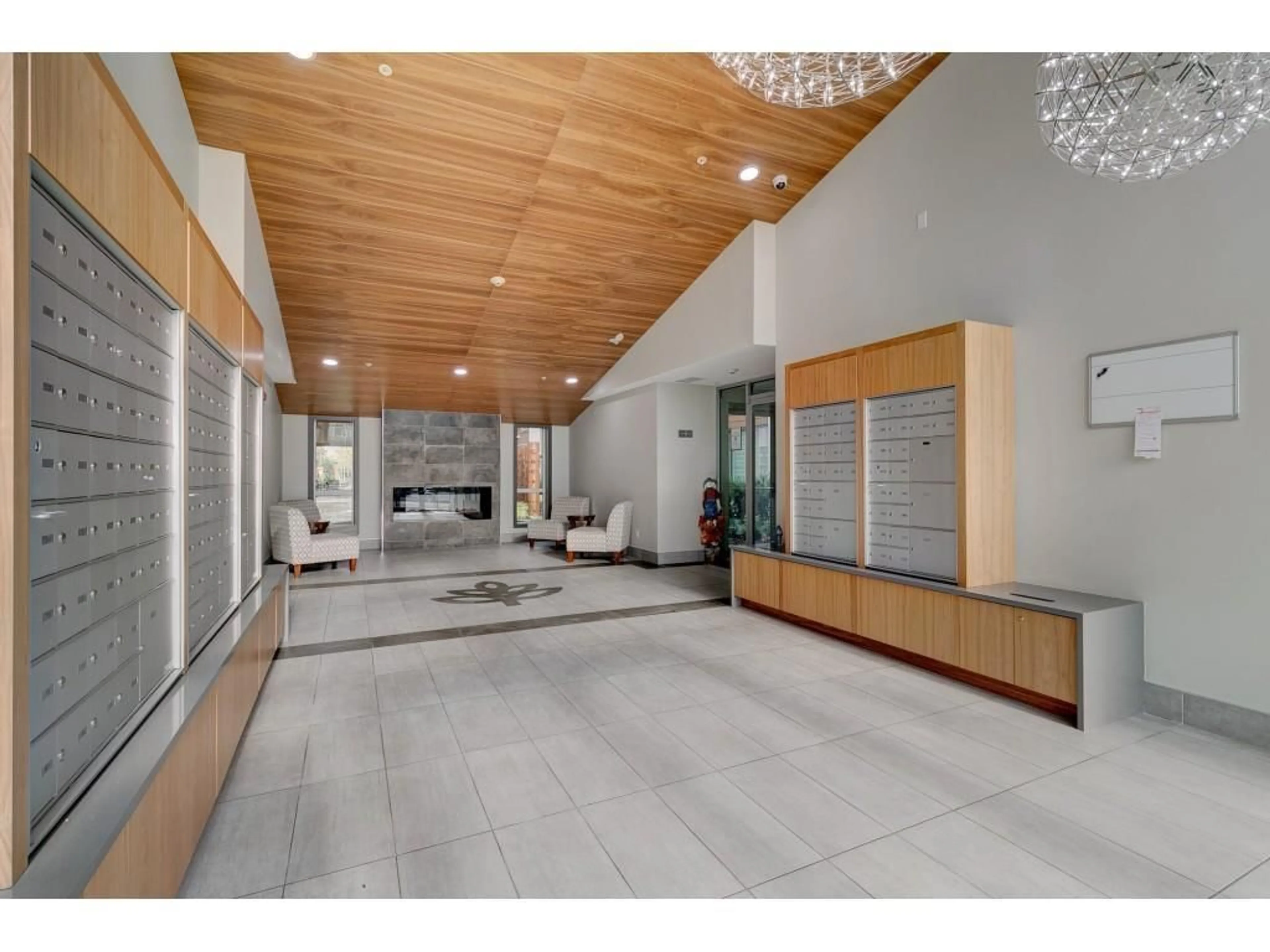 Indoor foyer for 613 - 11507 84, Delta British Columbia V4C0E5