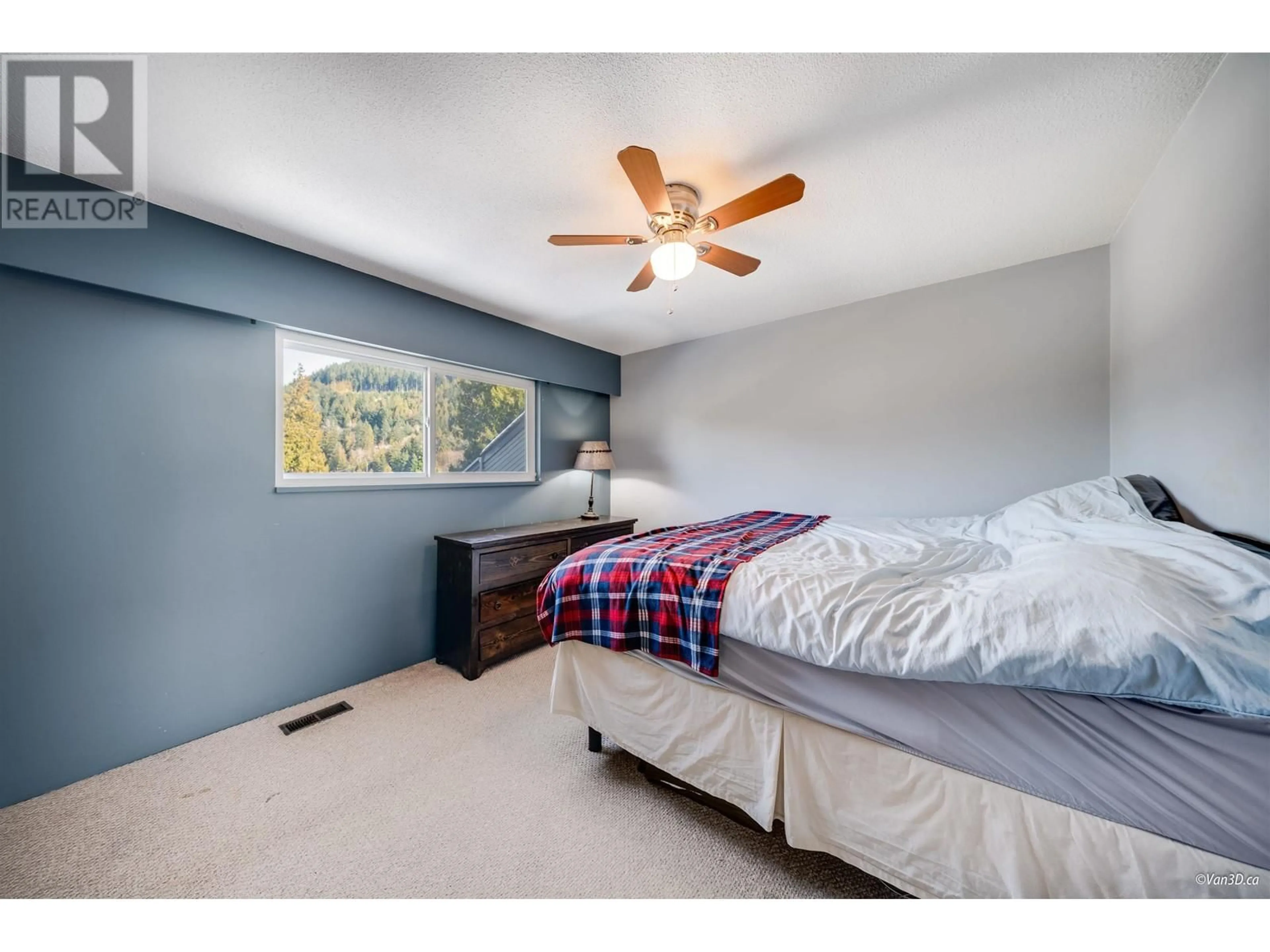 Bedroom with bed, unknown for 6387 CHATHAM STREET, West Vancouver British Columbia V7W2E1
