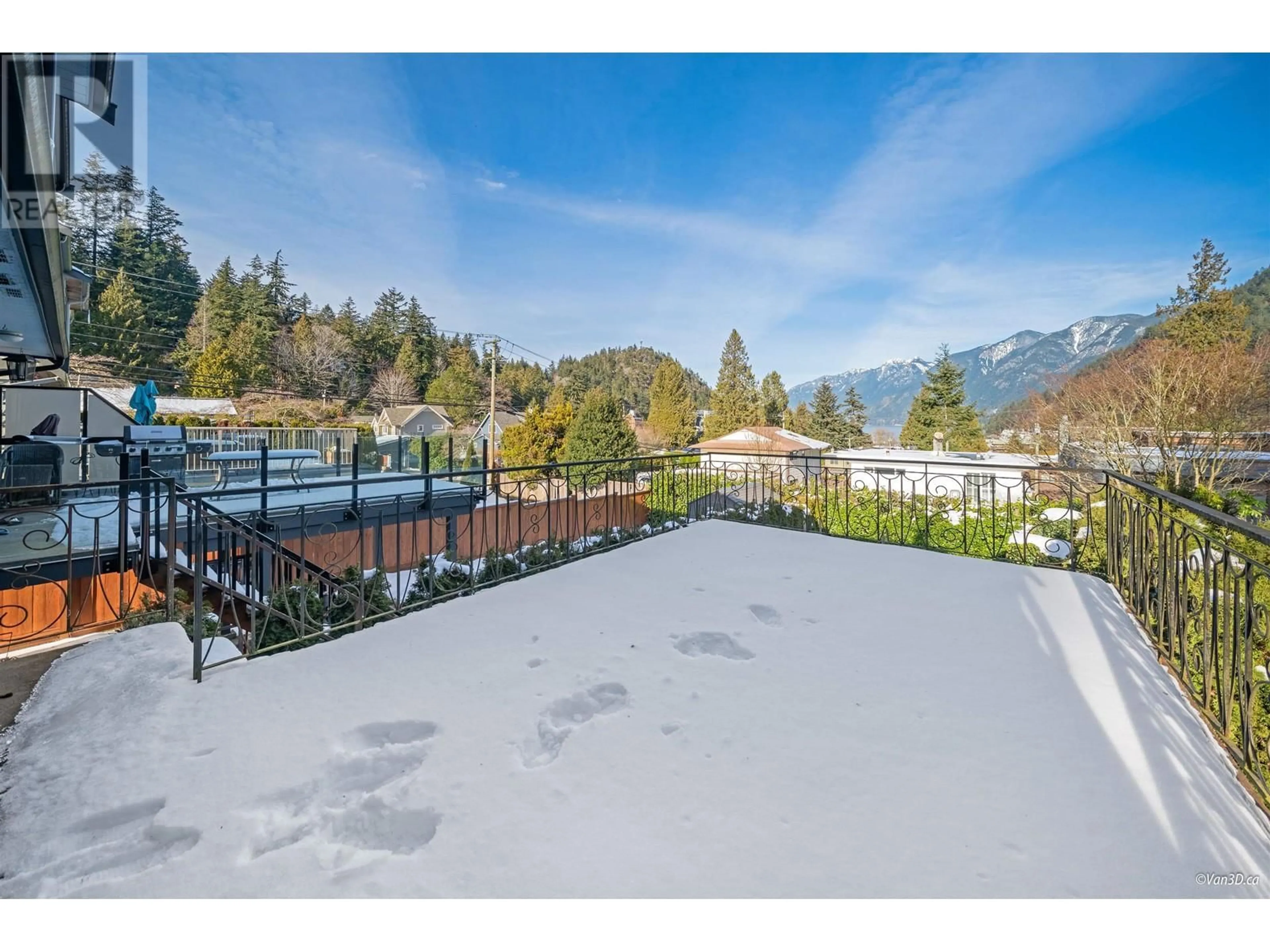 A pic from outside/outdoor area/front of a property/back of a property/a pic from drone, mountain view for 6387 CHATHAM STREET, West Vancouver British Columbia V7W2E1