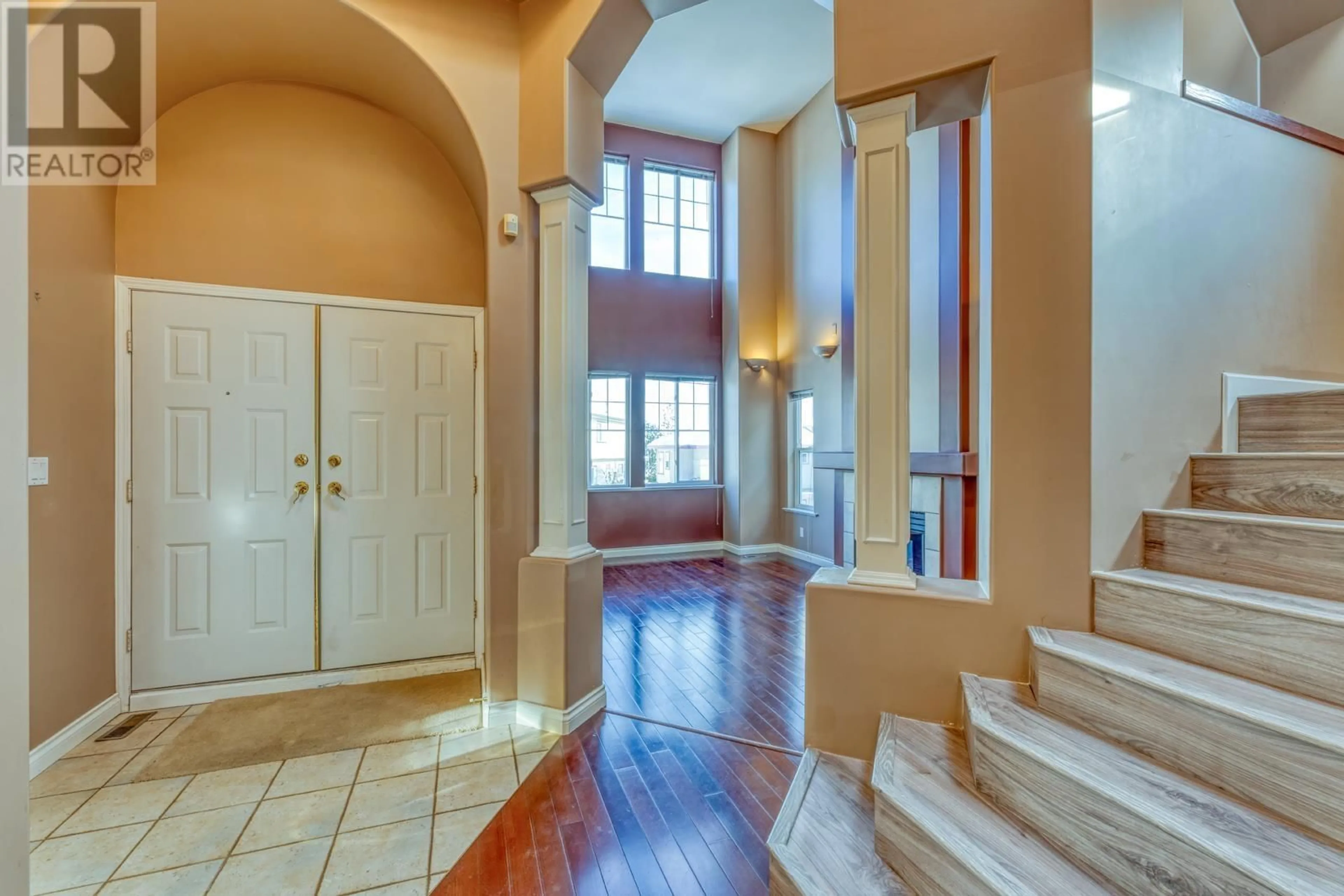 Indoor foyer for 2963 PINETREE CLOSE, Coquitlam British Columbia V3E2Z5