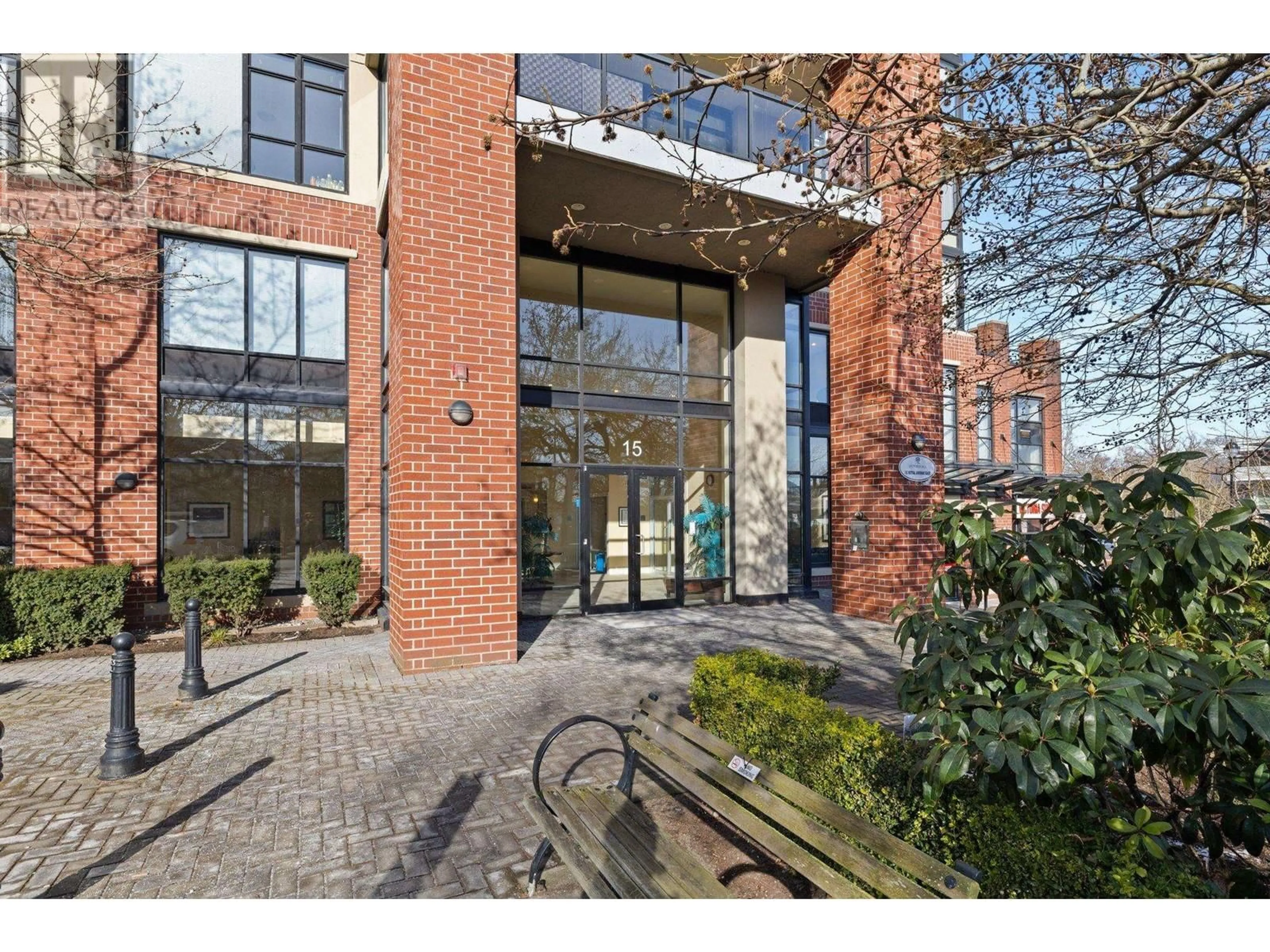 Indoor foyer for 2203 - 15 ROYAL AVENUE, New Westminster British Columbia V3L0A9