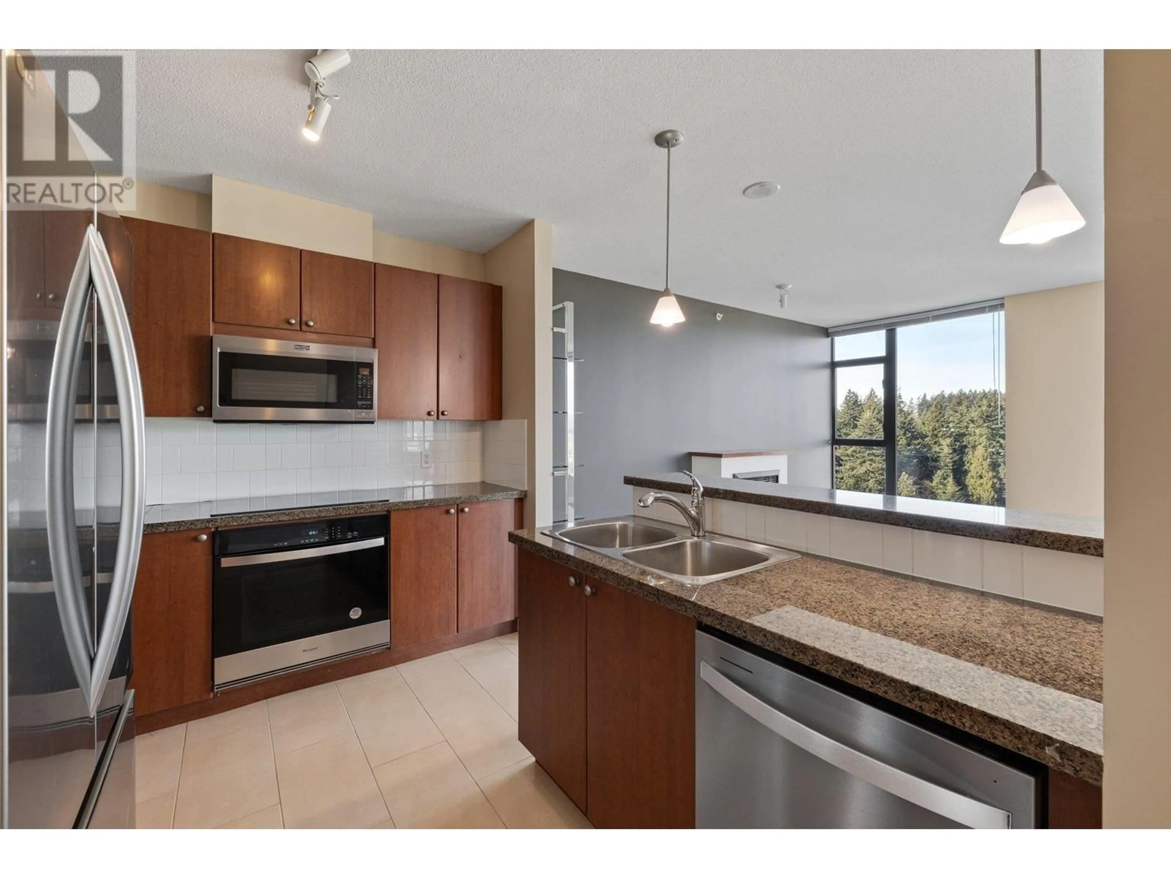 Standard kitchen, ceramic/tile floor for 2203 - 15 ROYAL AVENUE, New Westminster British Columbia V3L0A9