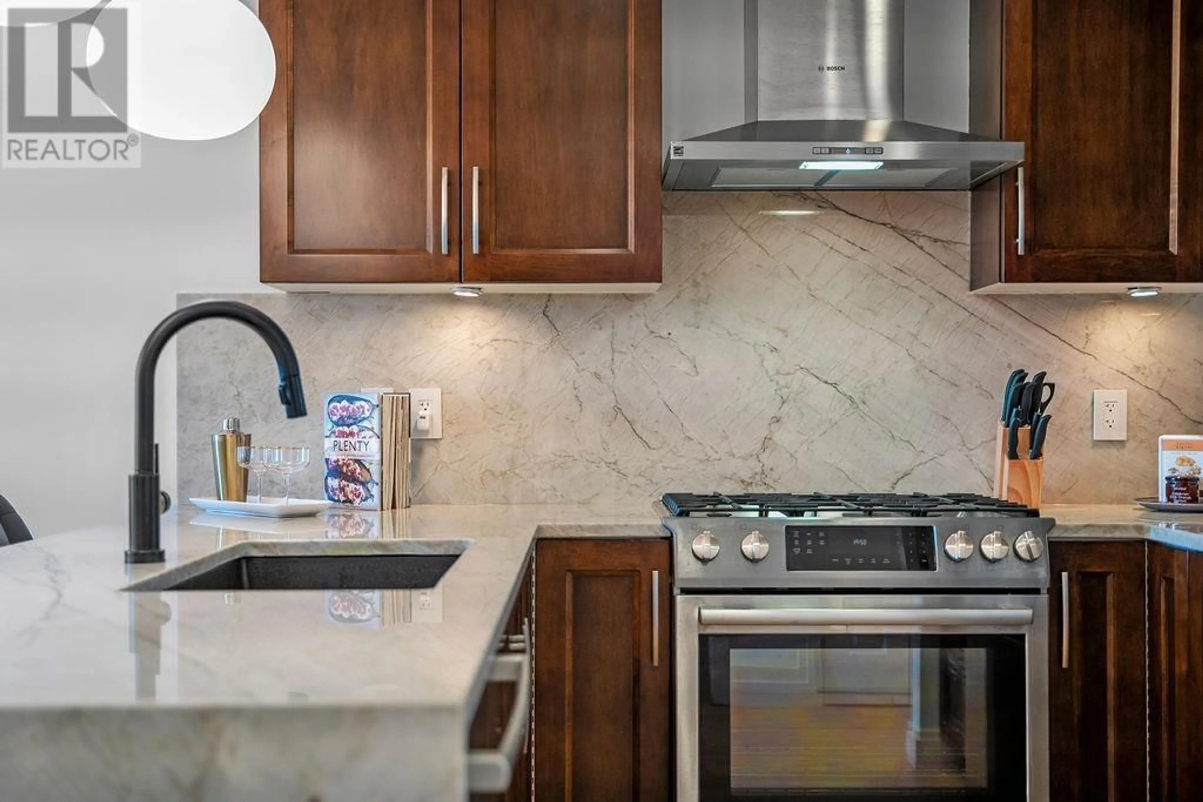 Contemporary kitchen, ceramic/tile floor for 111 - 5011 SPRINGS BOULEVARD, Tsawwassen British Columbia V4M0B6