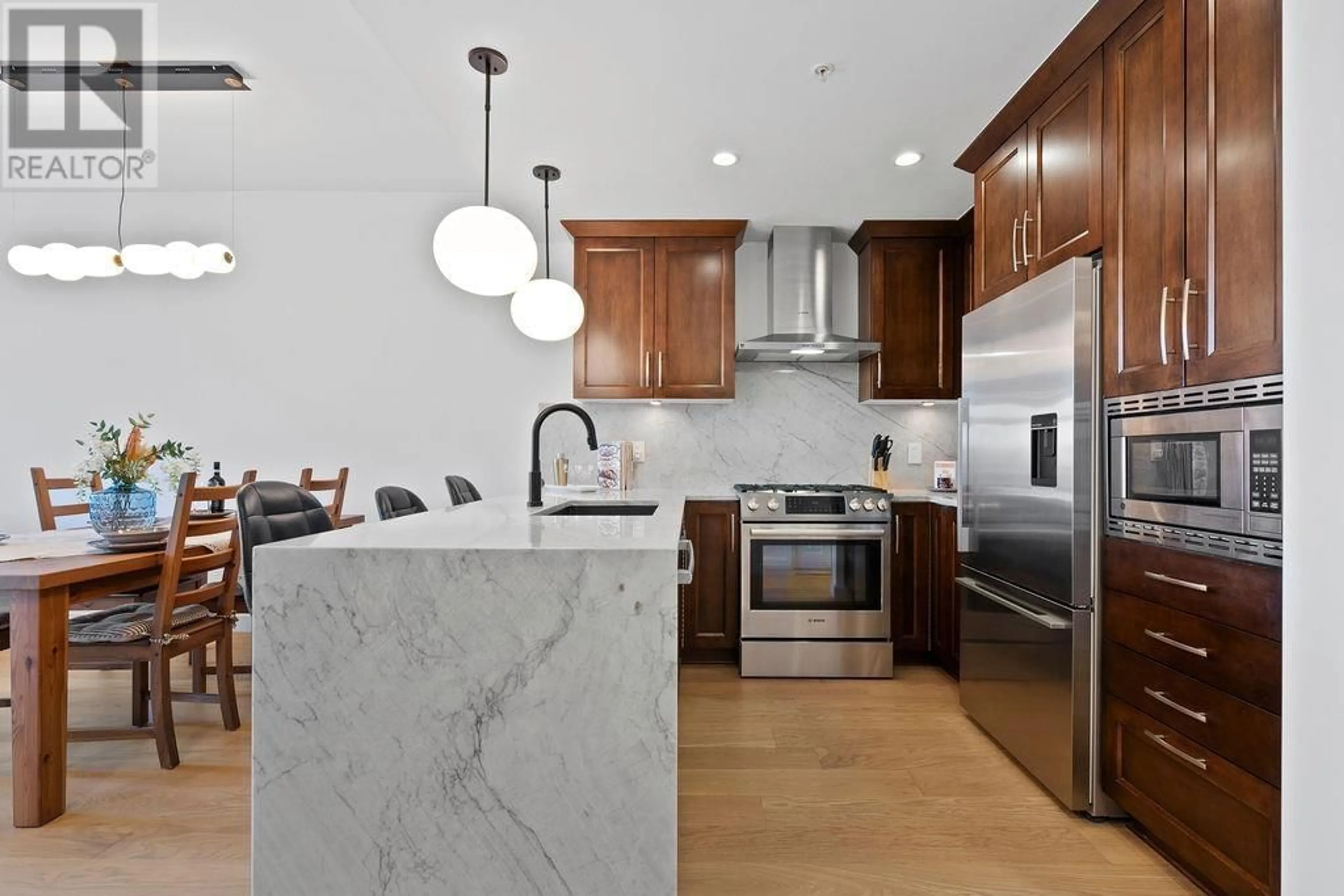 Contemporary kitchen, ceramic/tile floor for 111 - 5011 SPRINGS BOULEVARD, Tsawwassen British Columbia V4M0B6