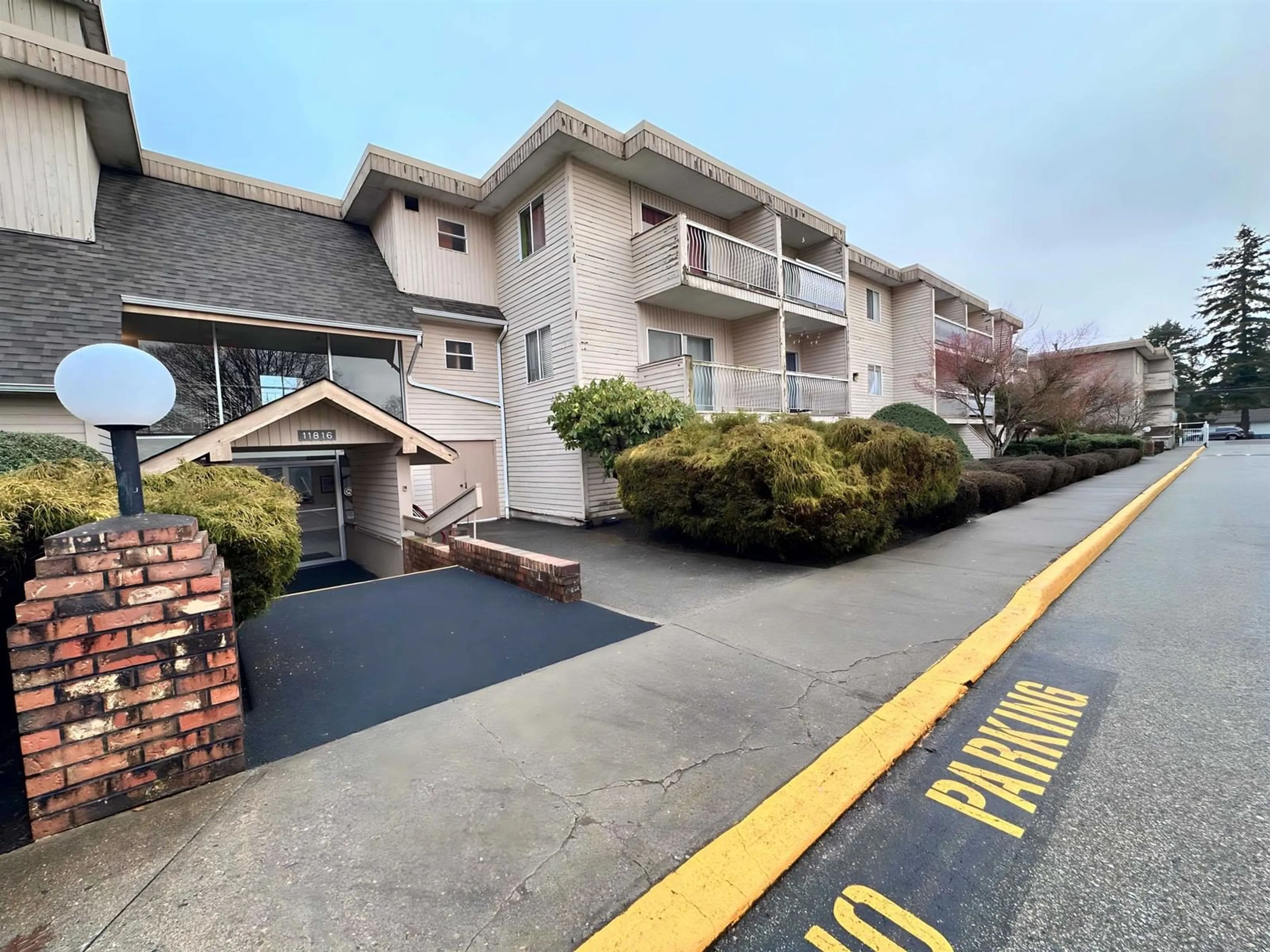 A pic from outside/outdoor area/front of a property/back of a property/a pic from drone, unknown for 103 11816 88 AVENUE, Delta British Columbia V4C3C5