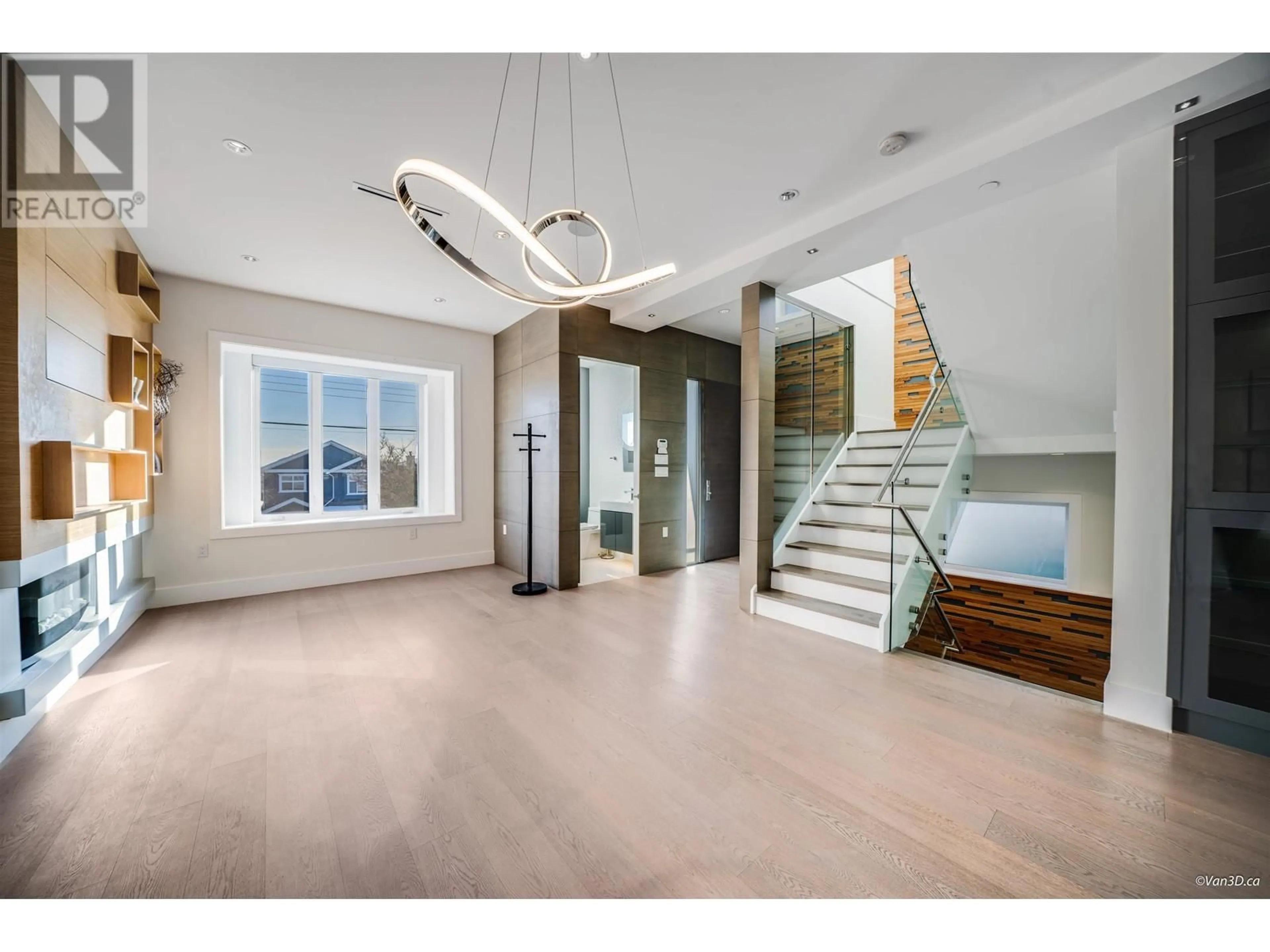 Indoor foyer for 589 E 62ND AVENUE, Vancouver British Columbia V5X2G3