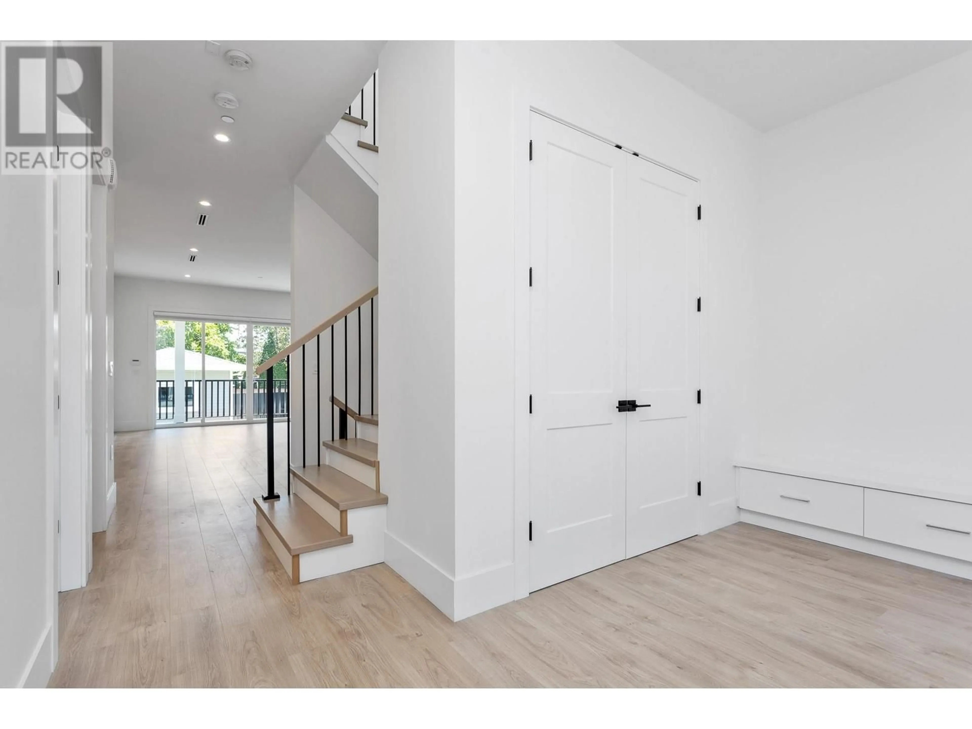 Indoor entryway for 3548 OXFORD STREET, Port Coquitlam British Columbia V3B4E4