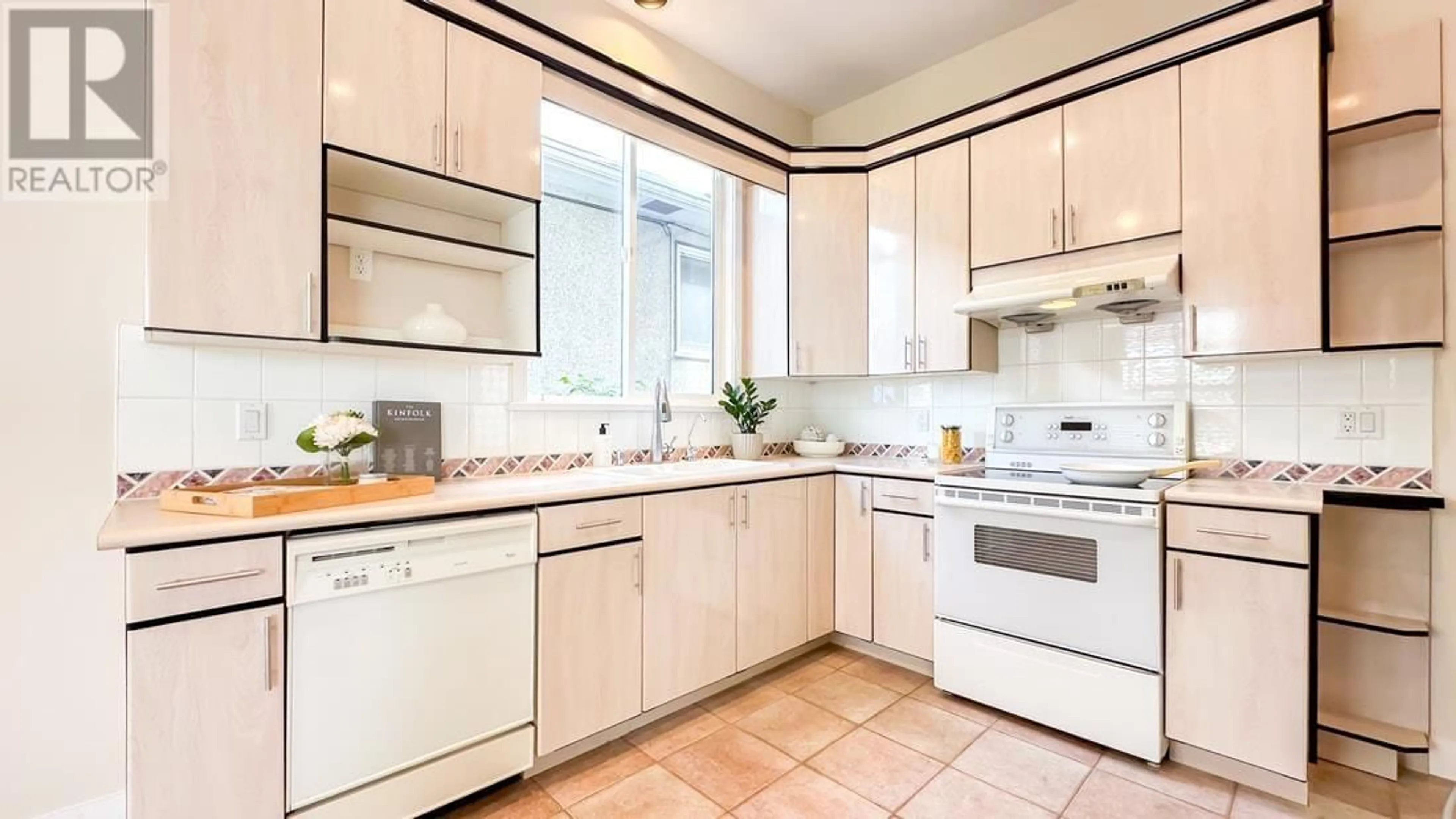 Standard kitchen, ceramic/tile floor for 3243 E 44TH AVENUE, Vancouver British Columbia V5R3B2