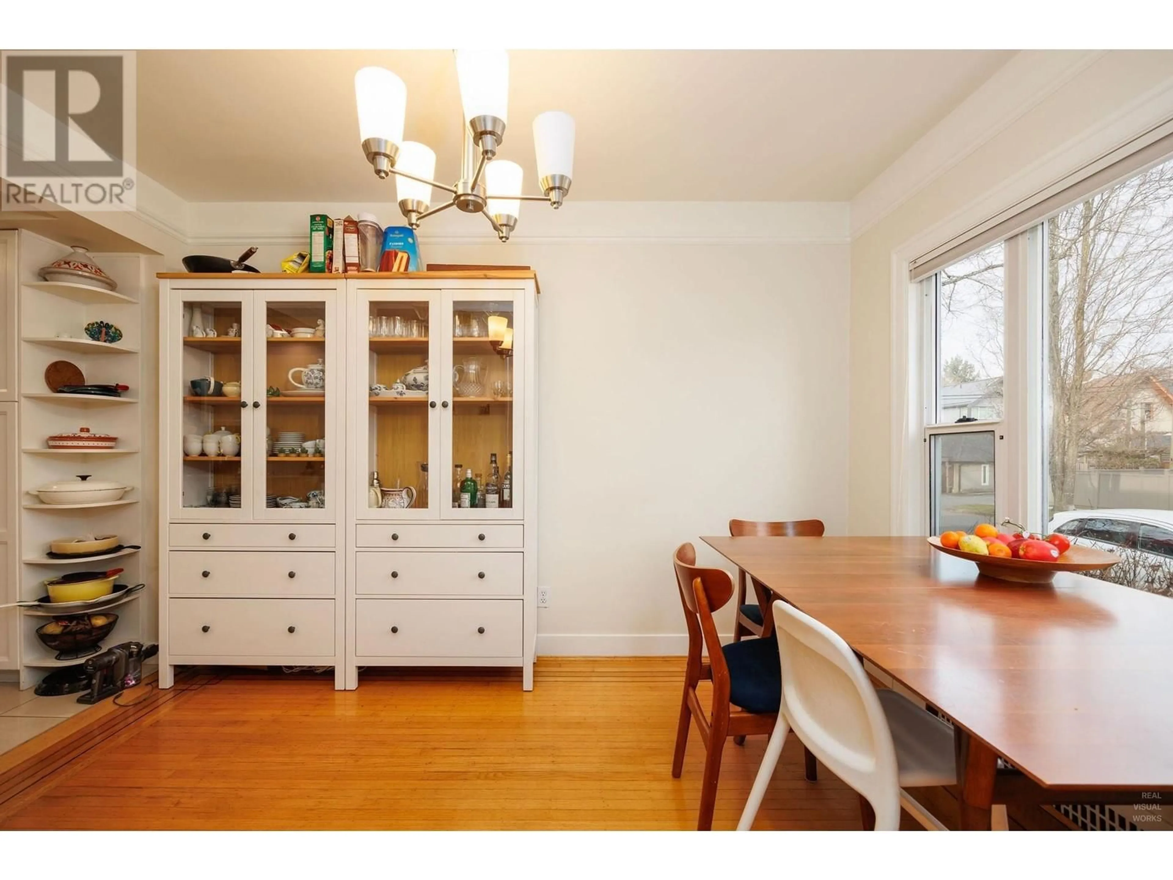 Dining room, wood/laminate floor for 207 W 19TH AVENUE, Vancouver British Columbia V5Y2B6