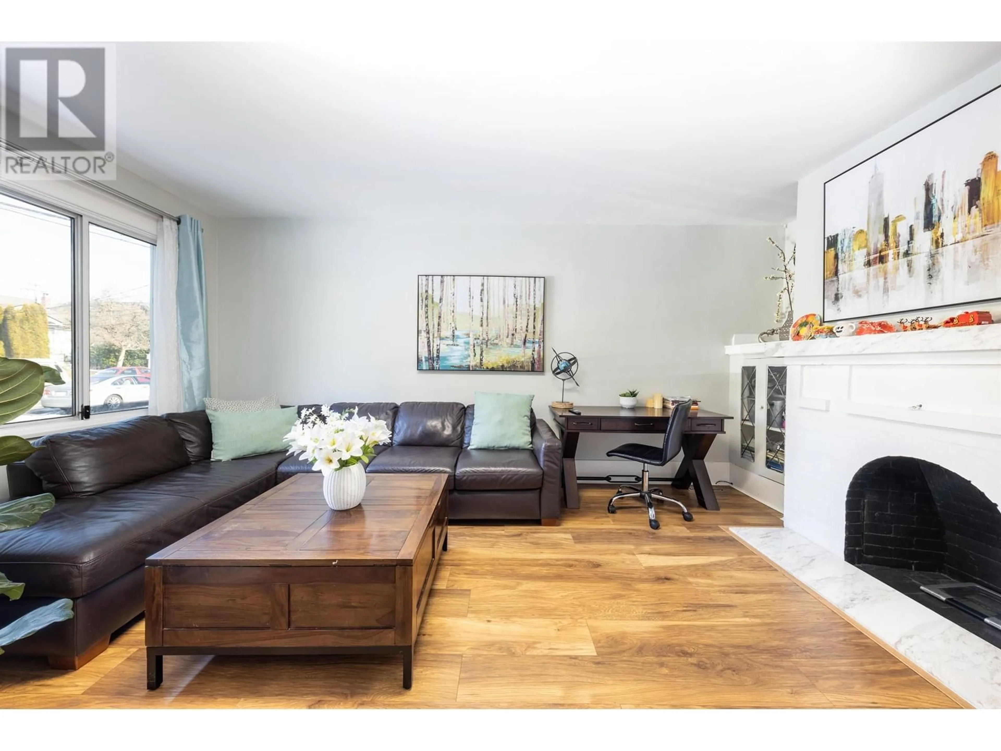 Living room with furniture, wood/laminate floor for 3628 W 5TH AVENUE, Vancouver British Columbia V6R1S2