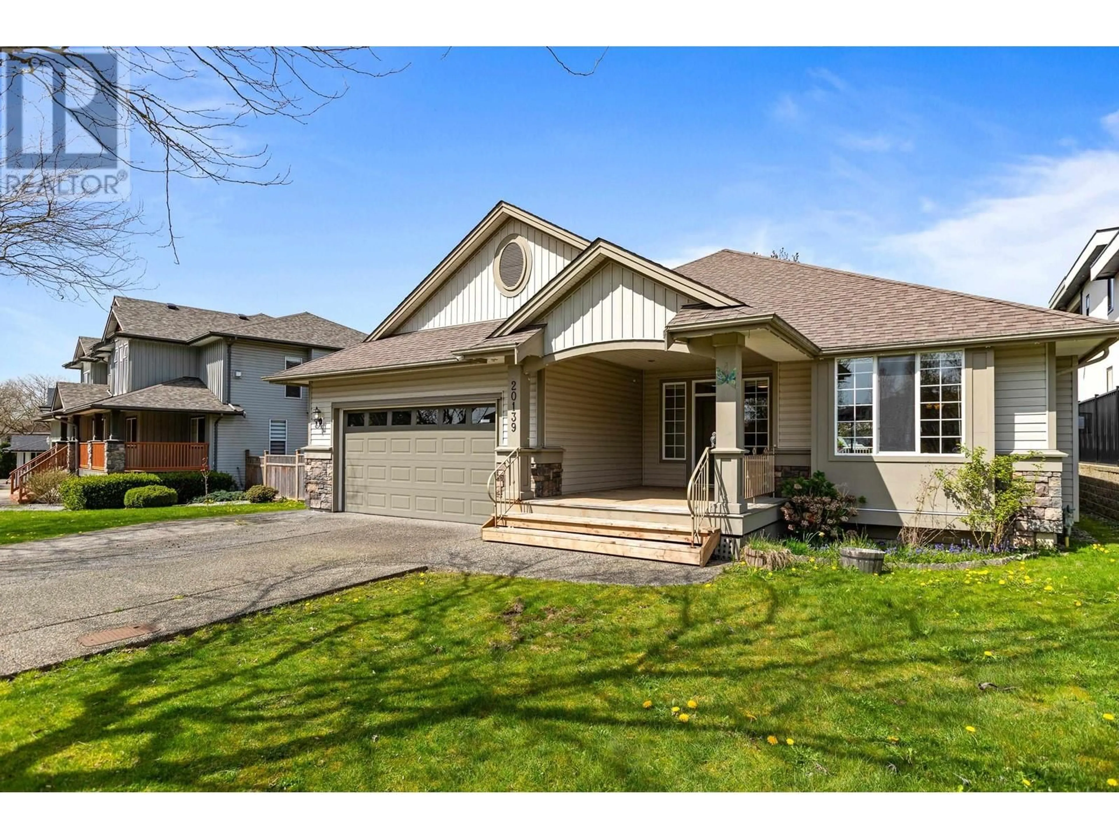 Home with vinyl exterior material, street for 20139 TELEP AVENUE, Maple Ridge British Columbia V2X3M4