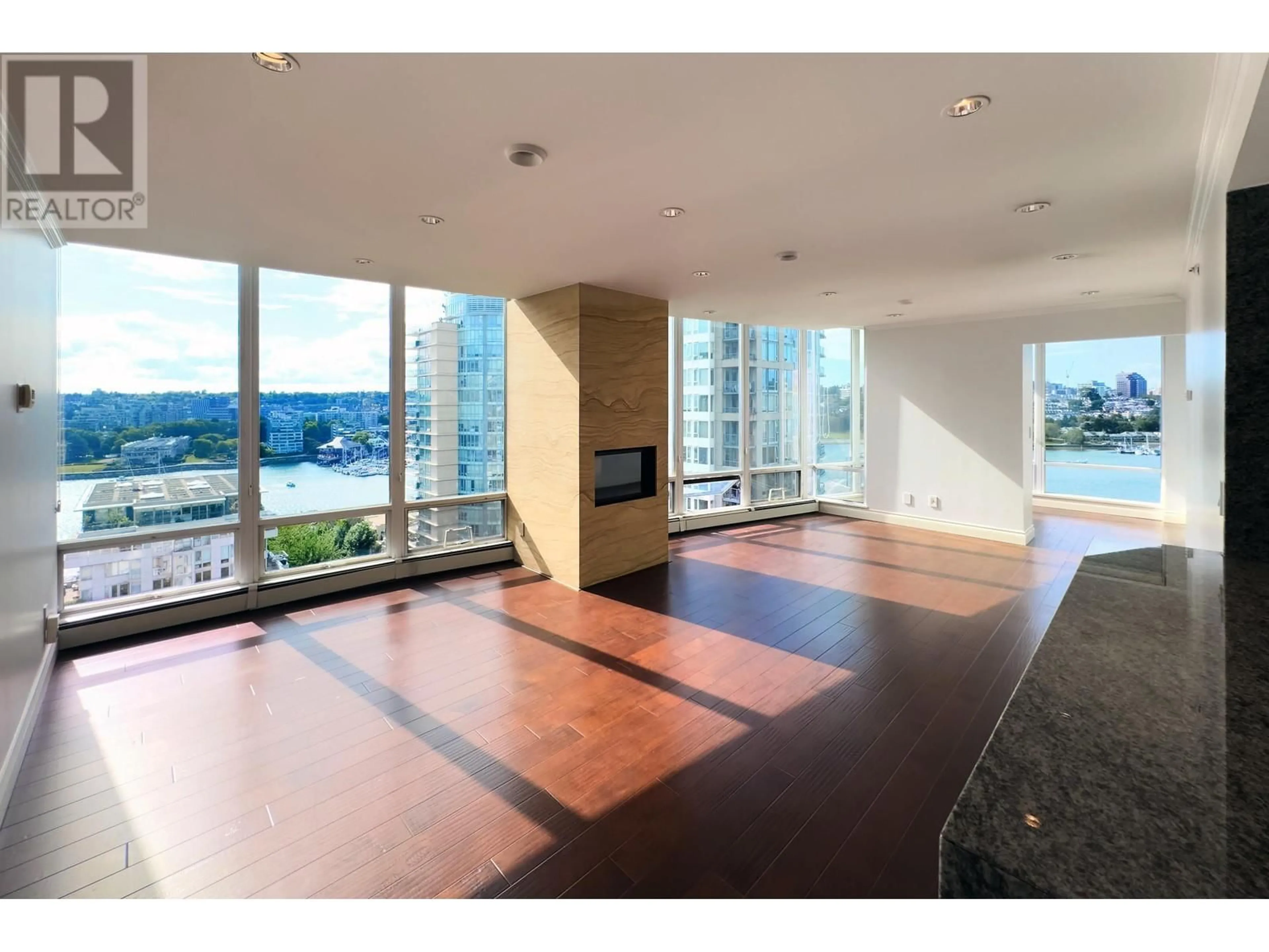 Indoor foyer for 18A - 139 DRAKE STREET, Vancouver British Columbia V6Z2T8