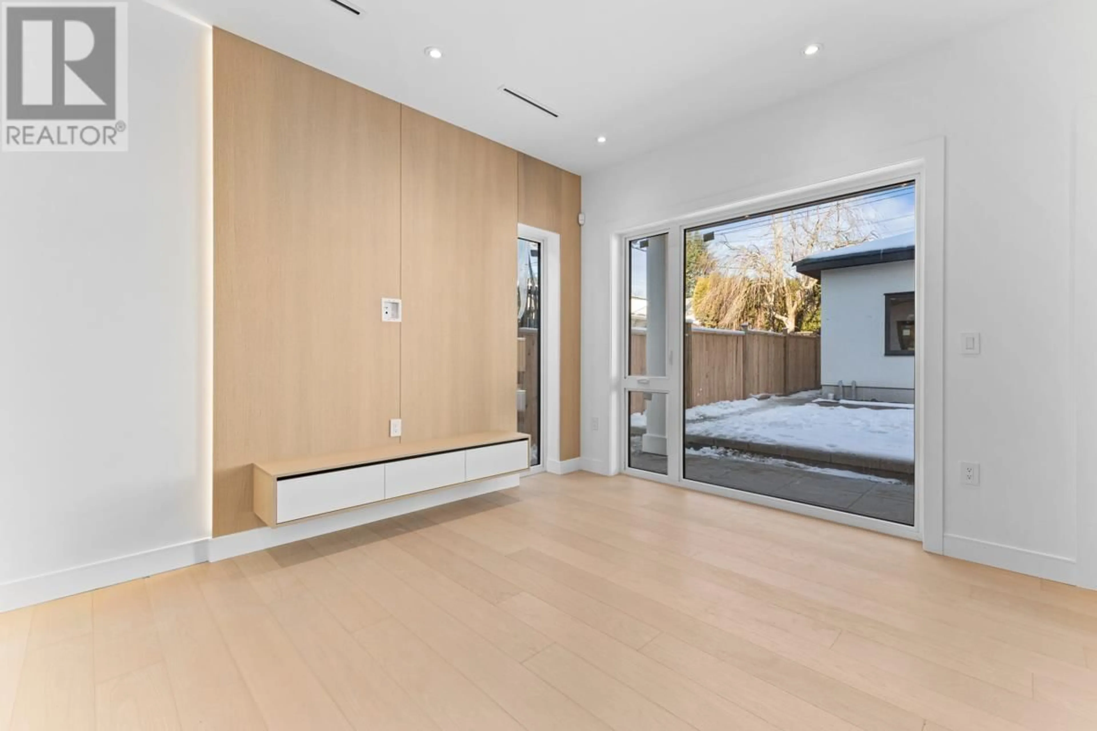 Indoor entryway for 2 - 1315 64TH AVENUE, Vancouver British Columbia V6P2M9