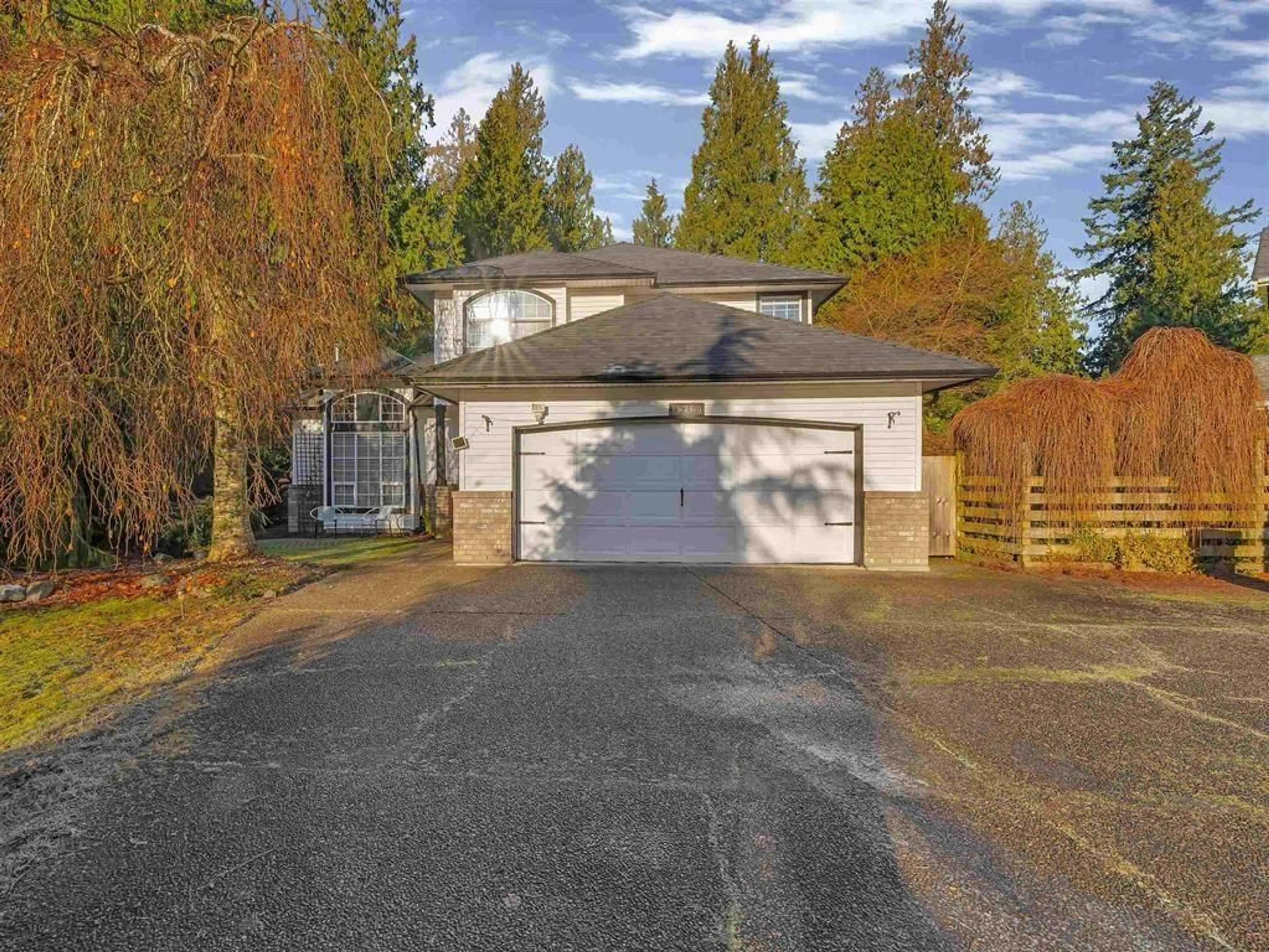 A pic from outside/outdoor area/front of a property/back of a property/a pic from drone, unknown for 19769 43 AVENUE, Langley British Columbia V3A8G1