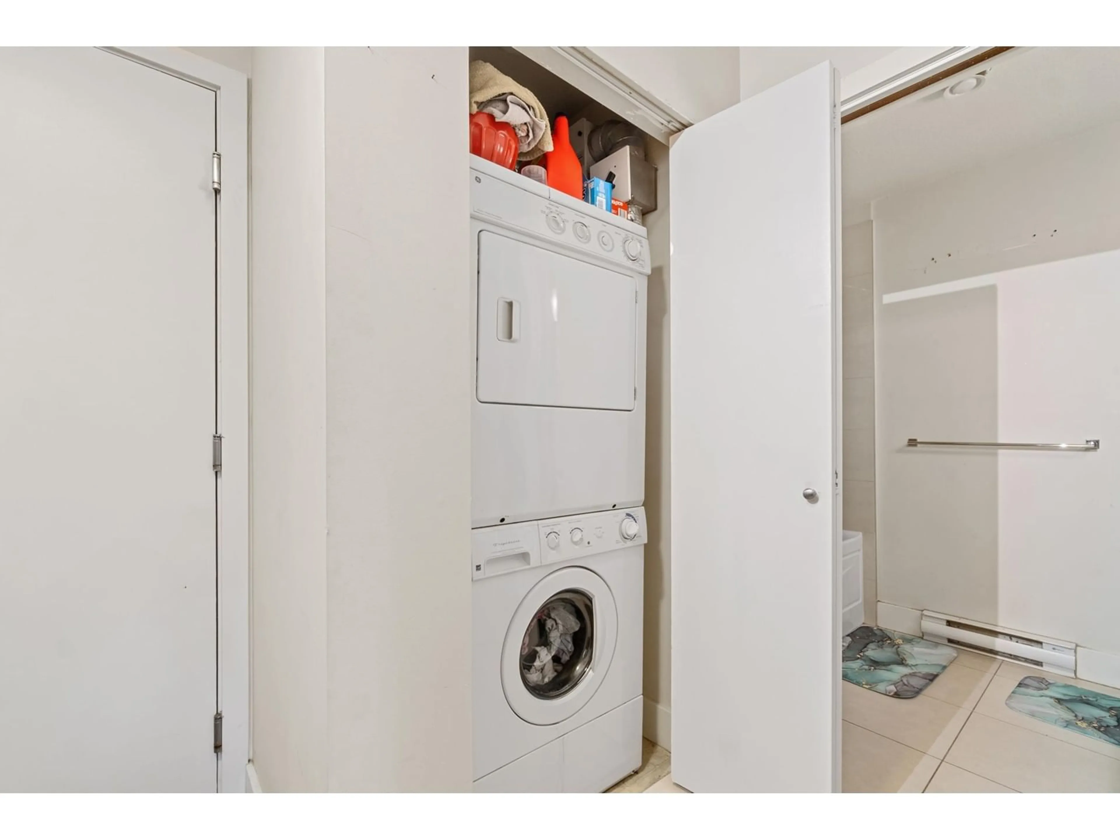 Laundry room for 310 6628 120 STREET, Surrey British Columbia V3W1T7