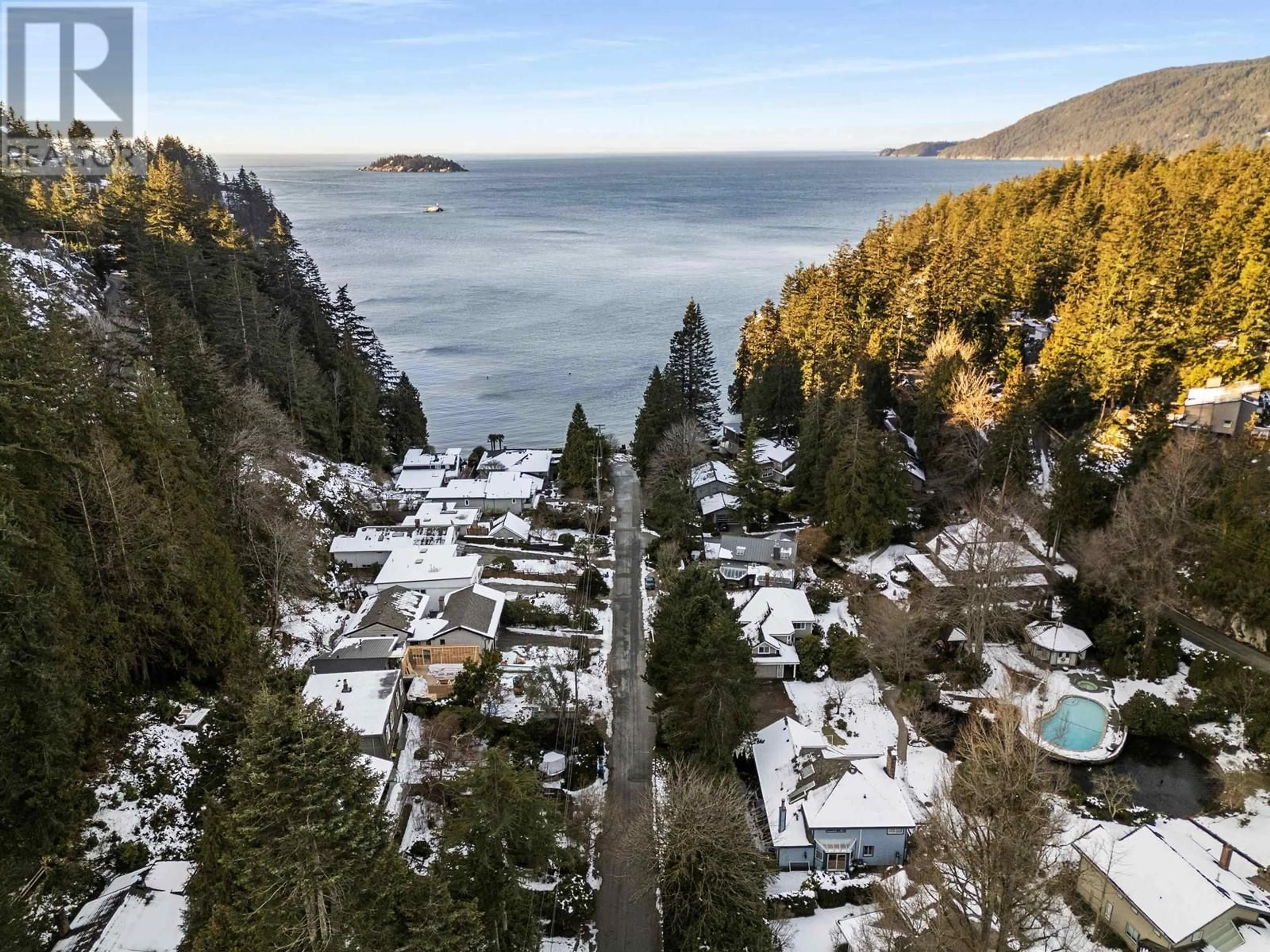 A pic from outside/outdoor area/front of a property/back of a property/a pic from drone, water/lake/river/ocean view for 6755 DUFFERIN AVENUE, West Vancouver British Columbia V7W3B7