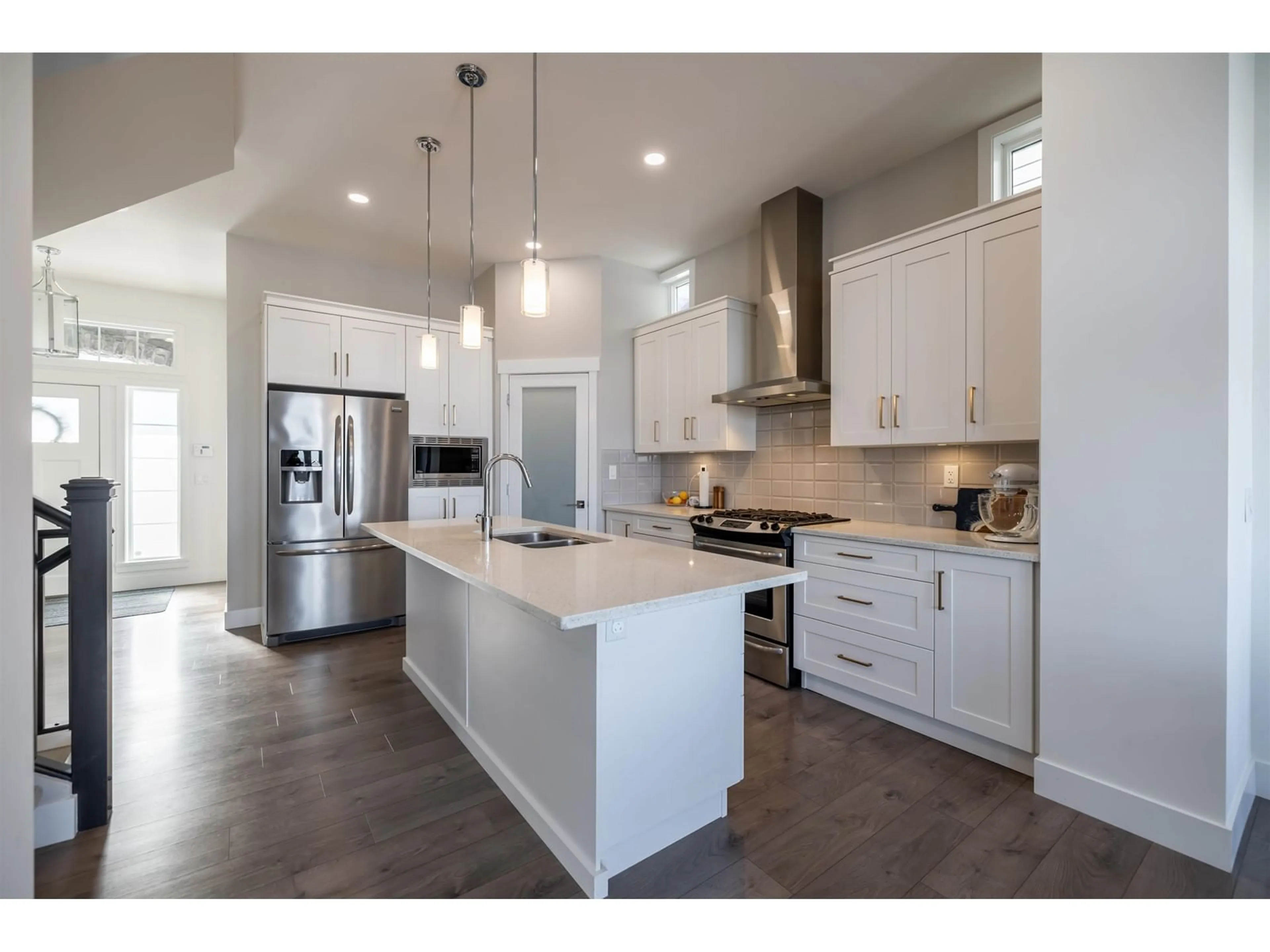 Open concept kitchen, ceramic/tile floor for 15857 WILLS BROOK WAY, Surrey British Columbia V3Z0N4