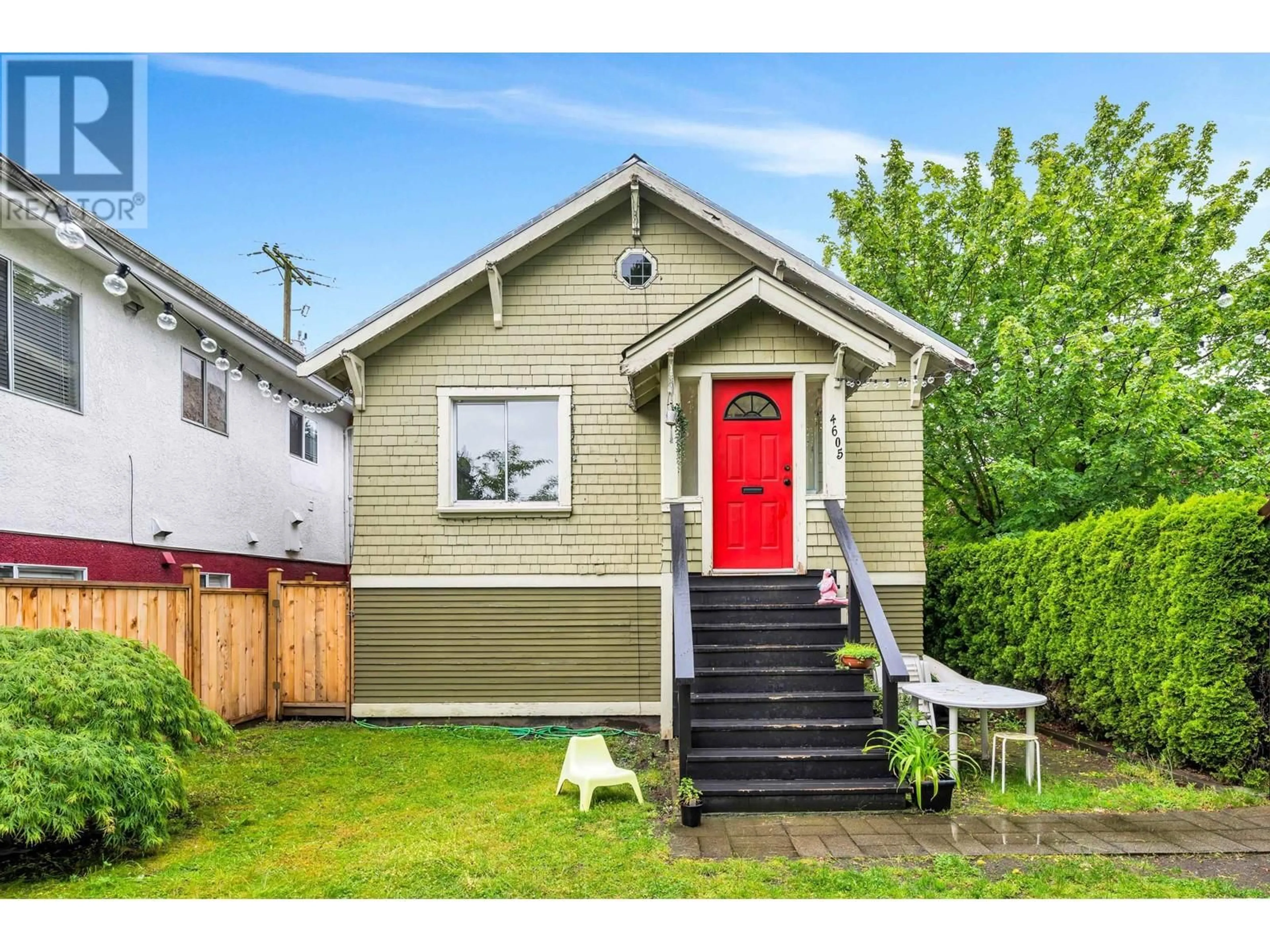 Home with vinyl exterior material, street for 4605 FRASER STREET, Vancouver British Columbia V5V4H1