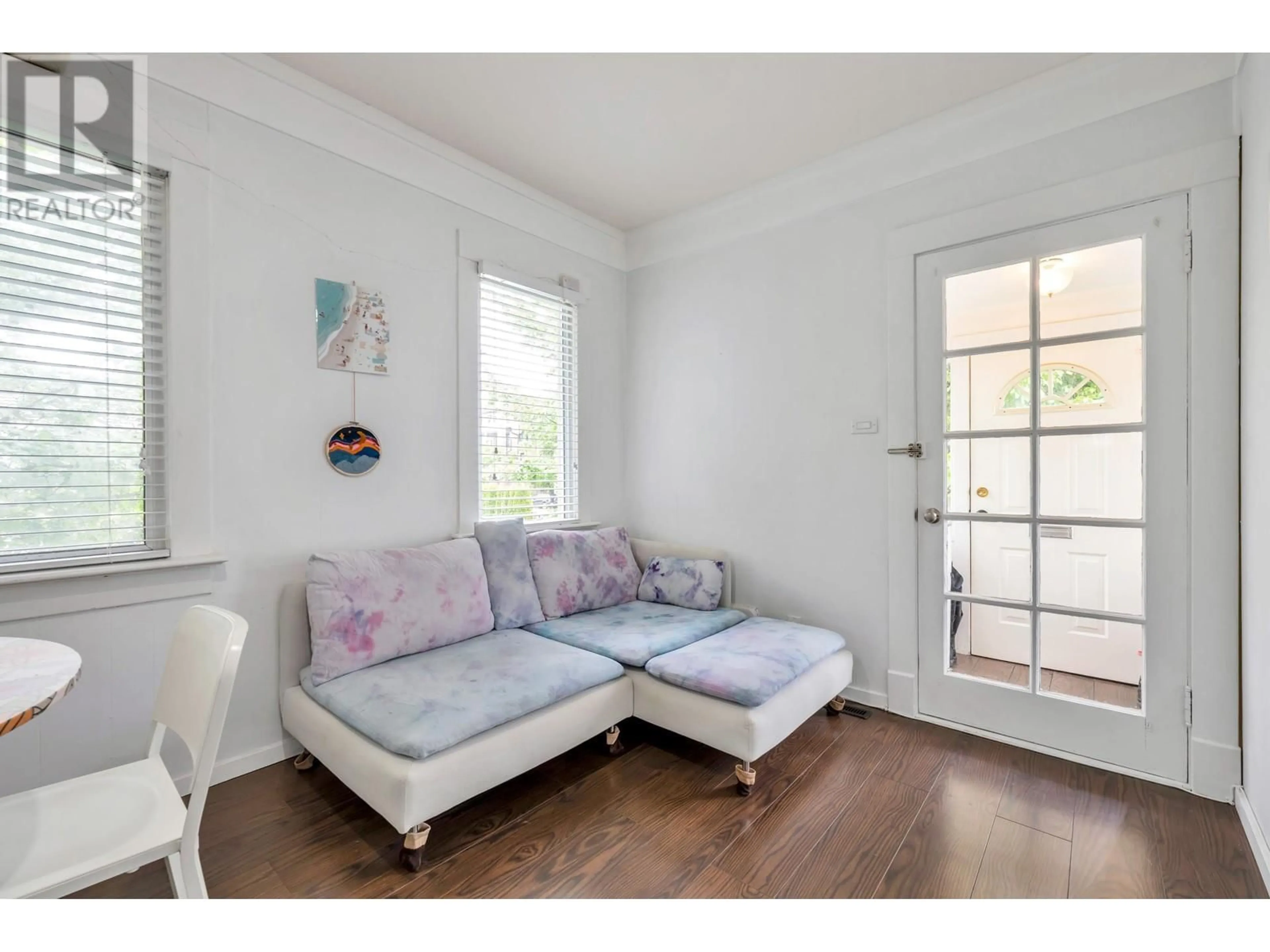 Living room with furniture, wood/laminate floor for 4605 FRASER STREET, Vancouver British Columbia V5V4H1