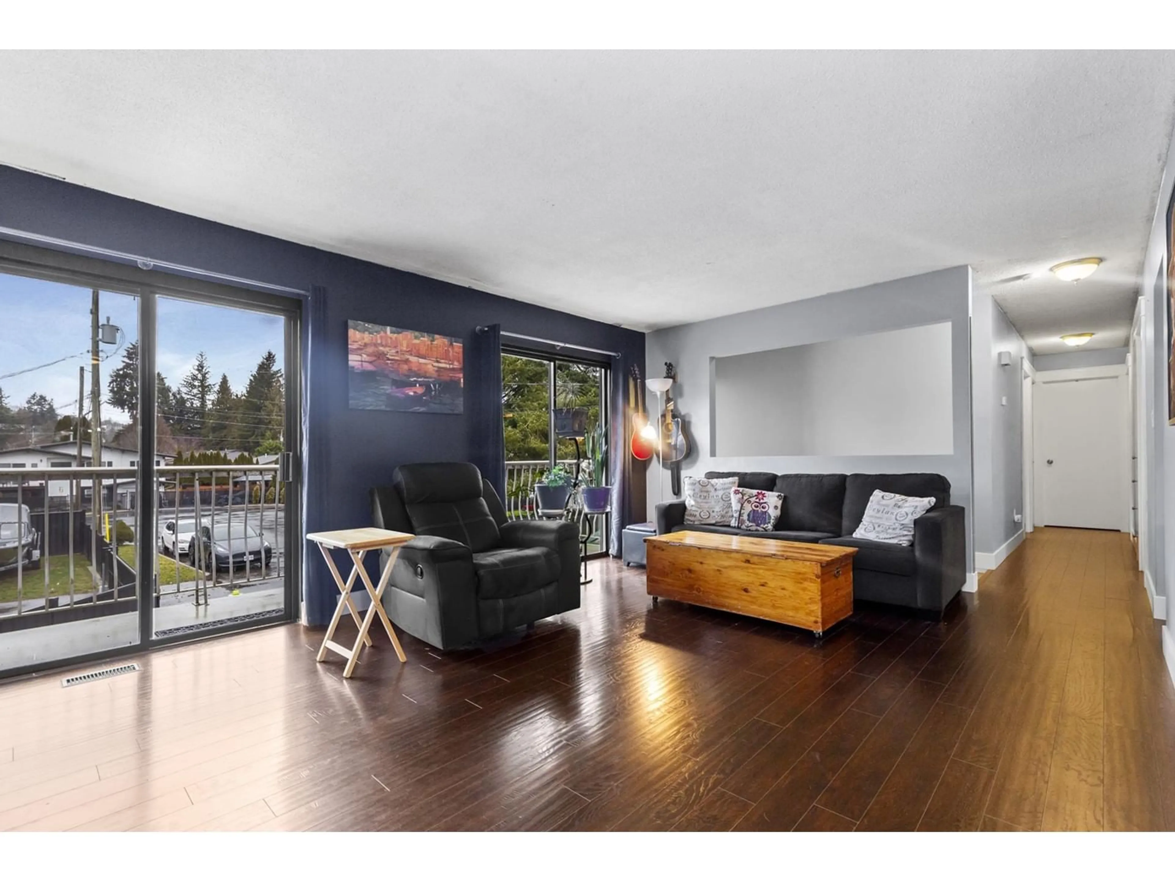 Living room with furniture, wood/laminate floor for 7733 SANDPIPER DRIVE, Mission British Columbia V2V4N9