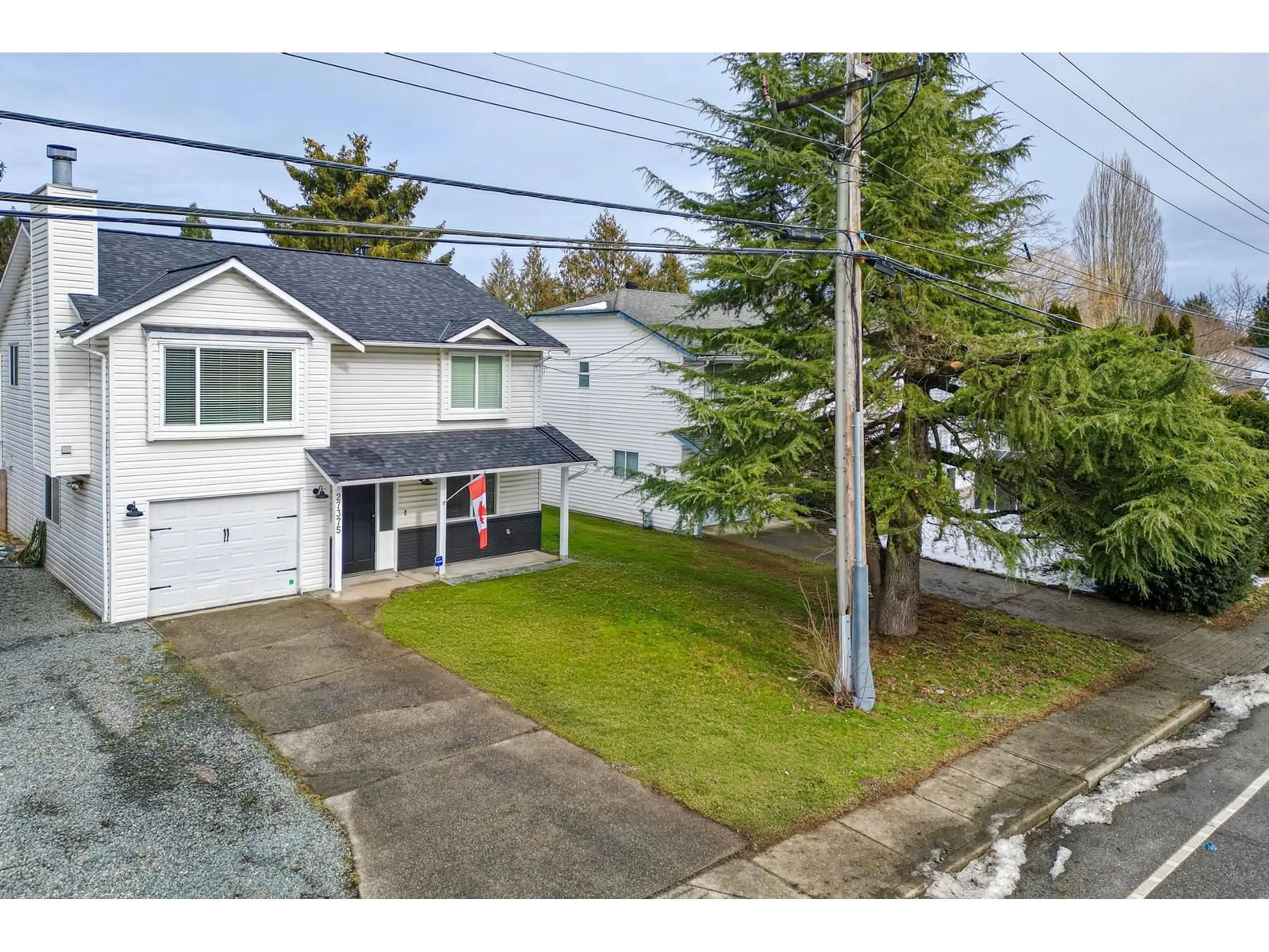 A pic from outside/outdoor area/front of a property/back of a property/a pic from drone, street for 27375 32 AVENUE, Langley British Columbia V4W3H9