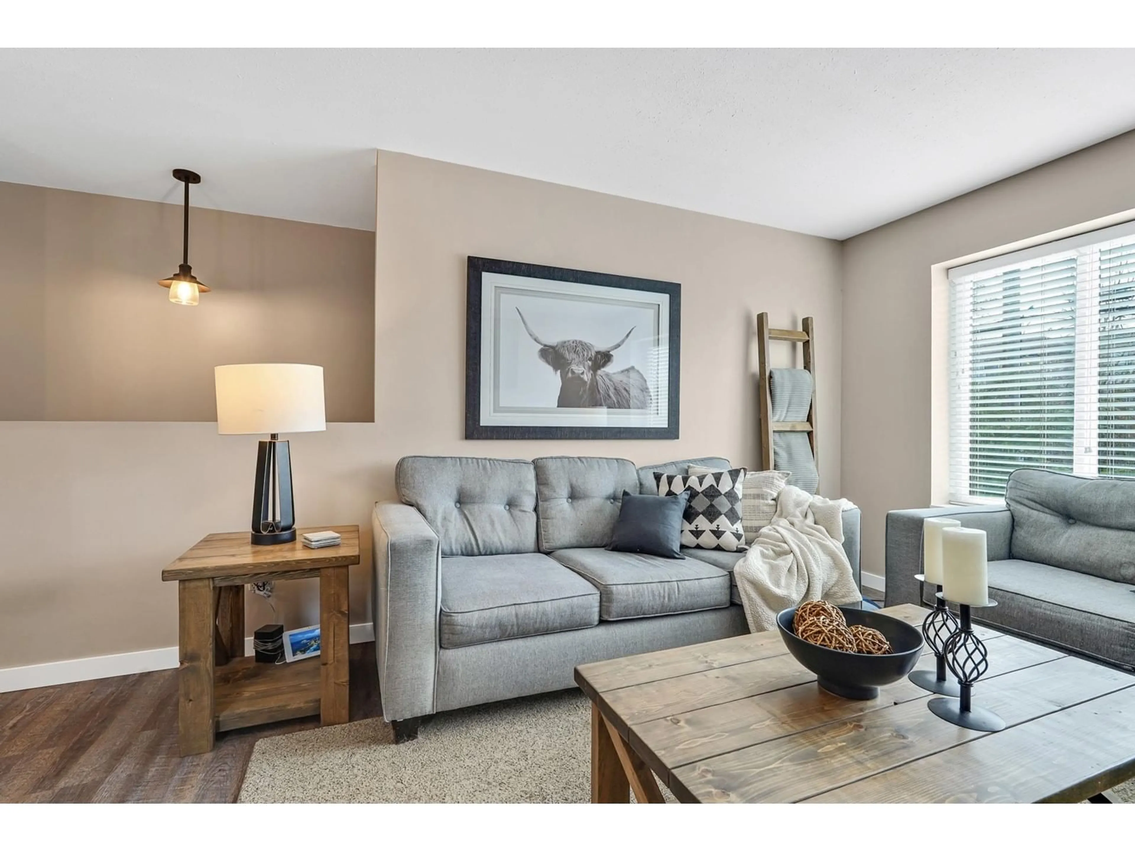 Living room with furniture, wood/laminate floor for 27375 32 AVENUE, Langley British Columbia V4W3H9