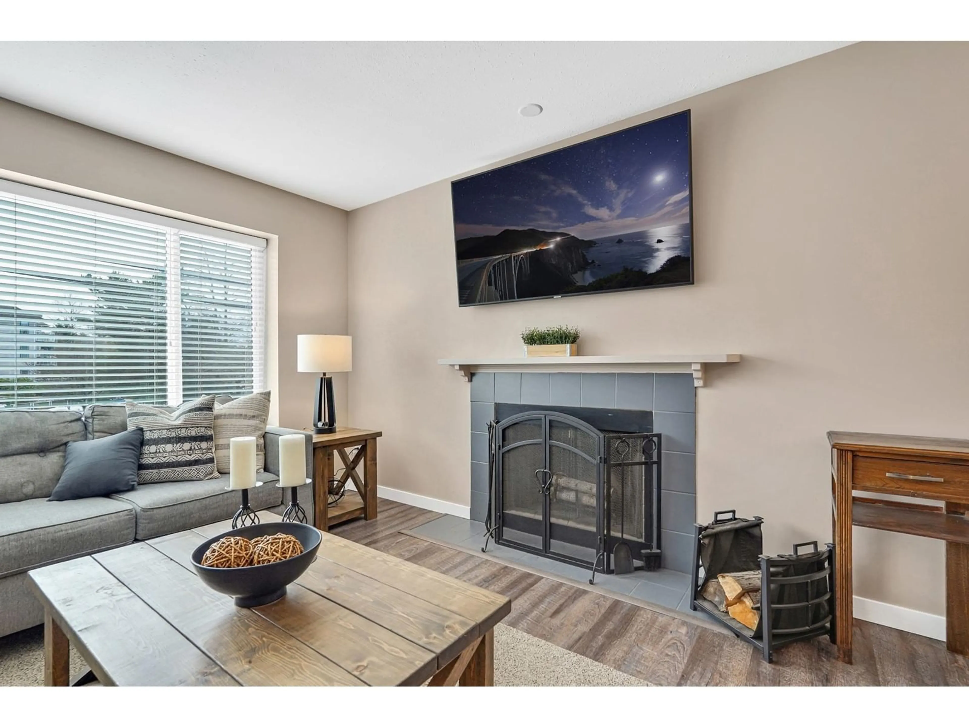 Living room with furniture, unknown for 27375 32 AVENUE, Langley British Columbia V4W3H9