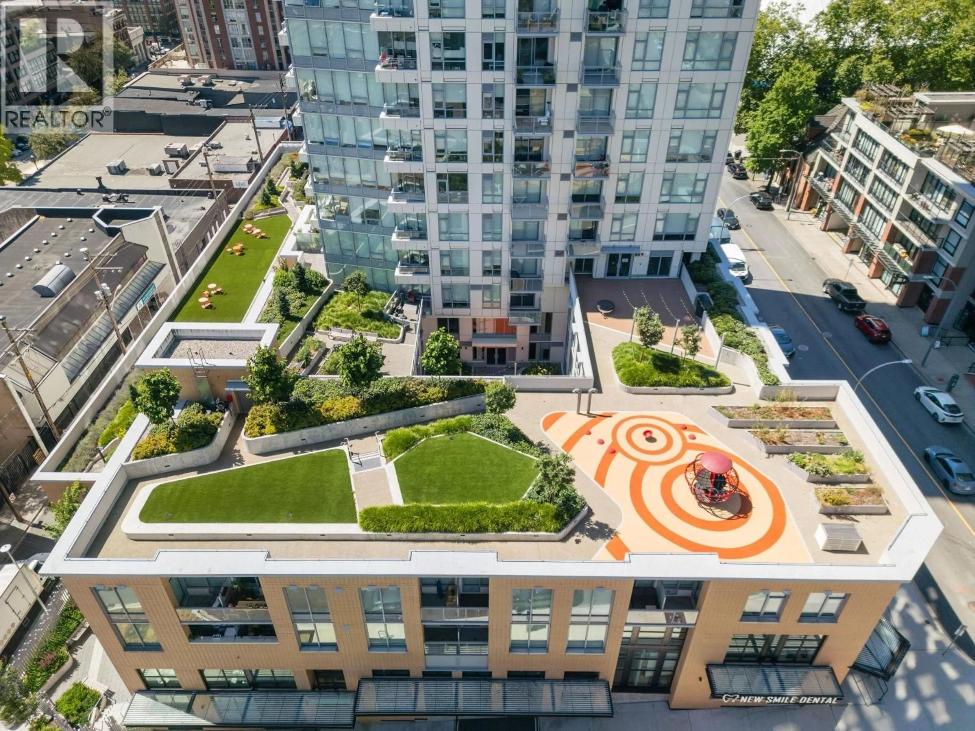 A pic from outside/outdoor area/front of a property/back of a property/a pic from drone, city buildings view from balcony for 1407 - 618 CARNARVON STREET, New Westminster British Columbia V3M1E9