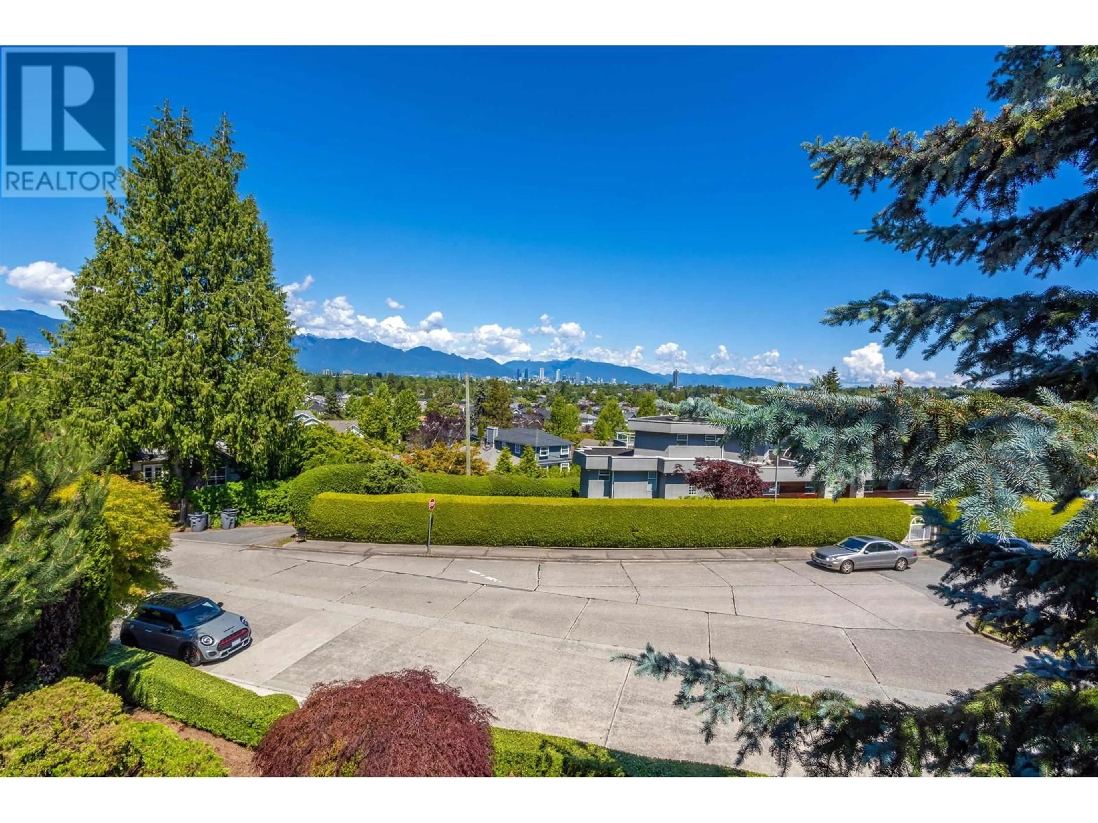 A pic from outside/outdoor area/front of a property/back of a property/a pic from drone, water/lake/river/ocean view for 4085 PUGET DRIVE, Vancouver British Columbia V6L2V3