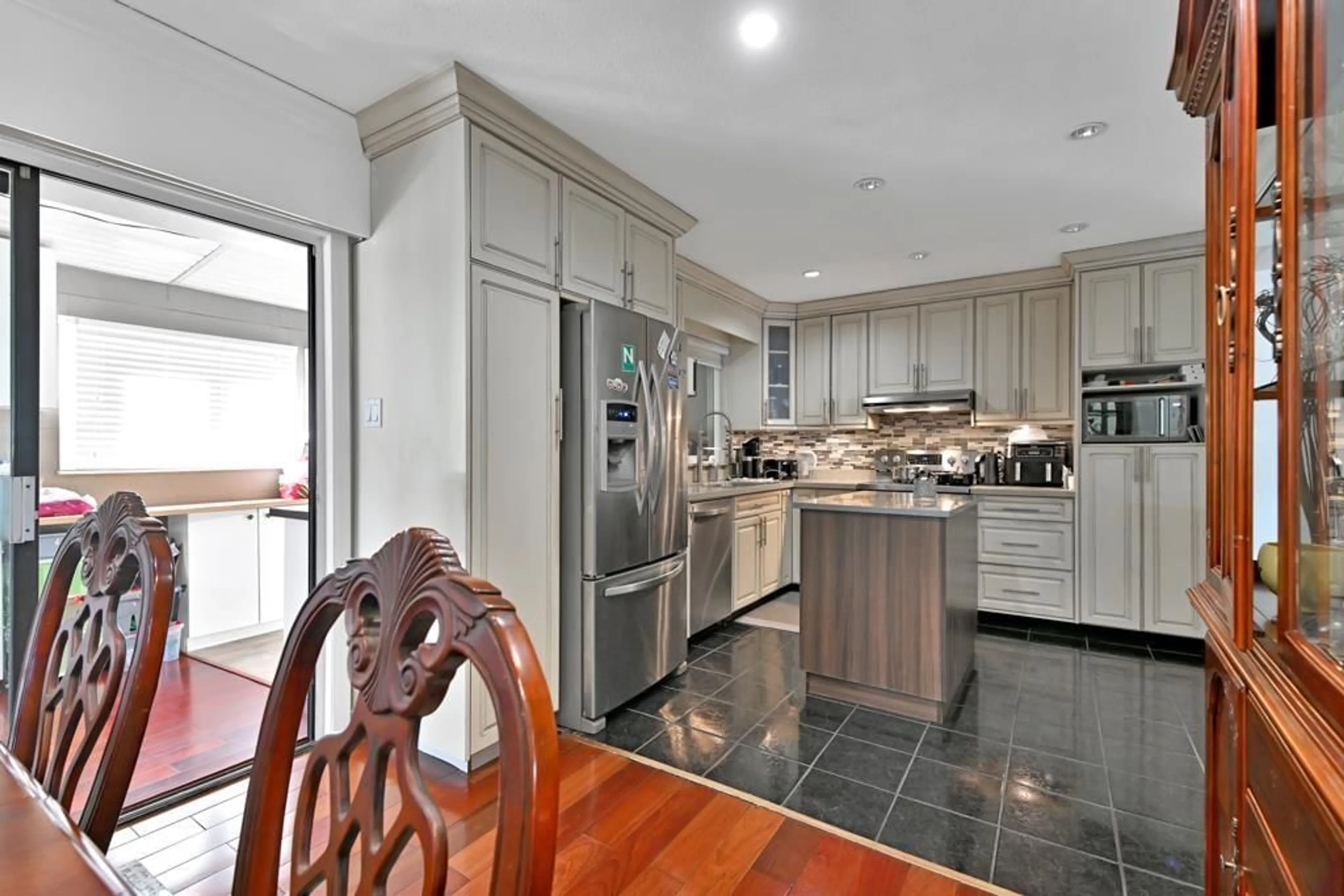 Open concept kitchen, ceramic/tile floor for 13792 89A, Surrey British Columbia V3V6K9