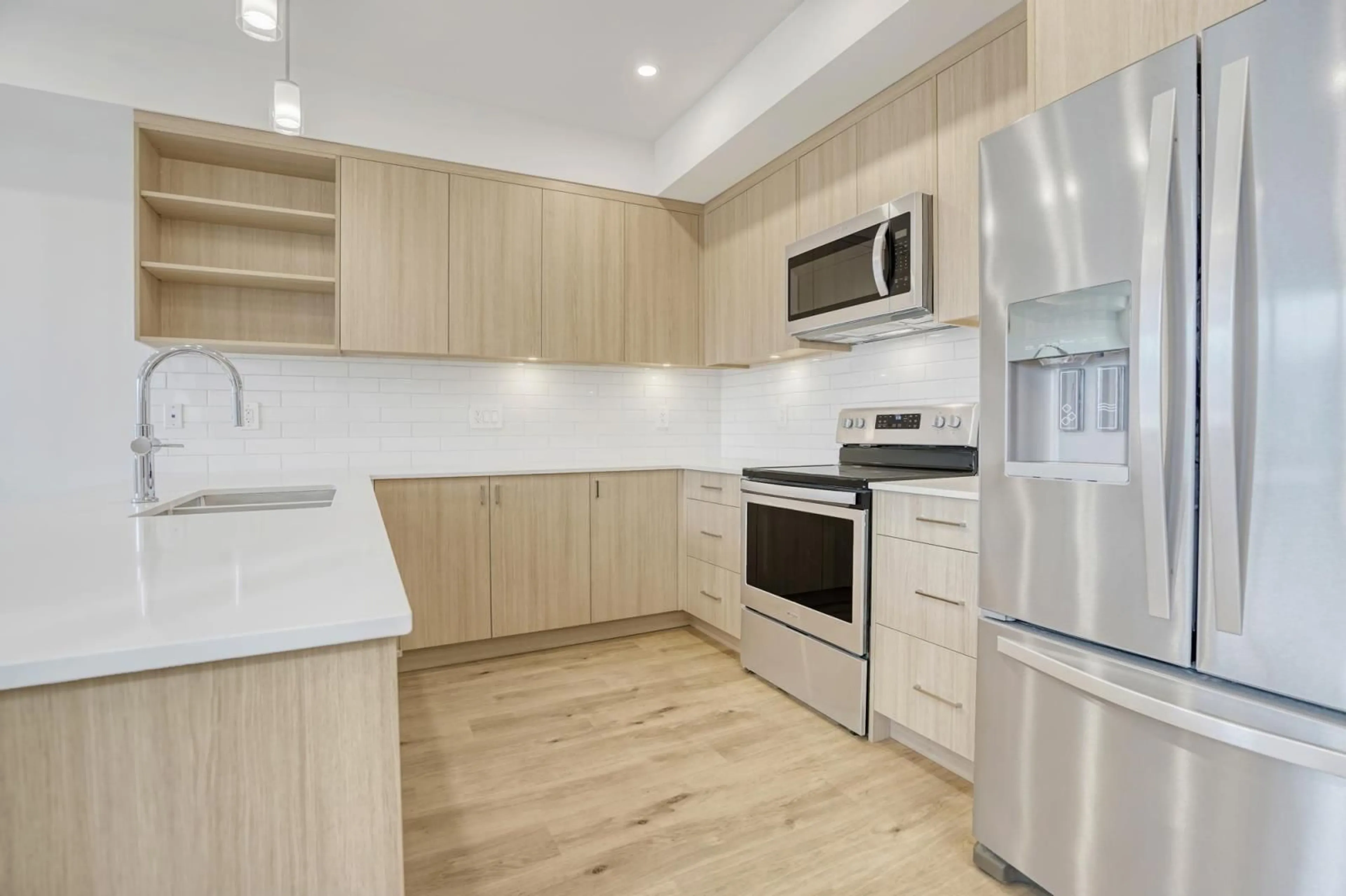Standard kitchen, wood/laminate floor for 36 - 1928 WOODSIDE BOULEVARD, Agassiz British Columbia V0M1A1