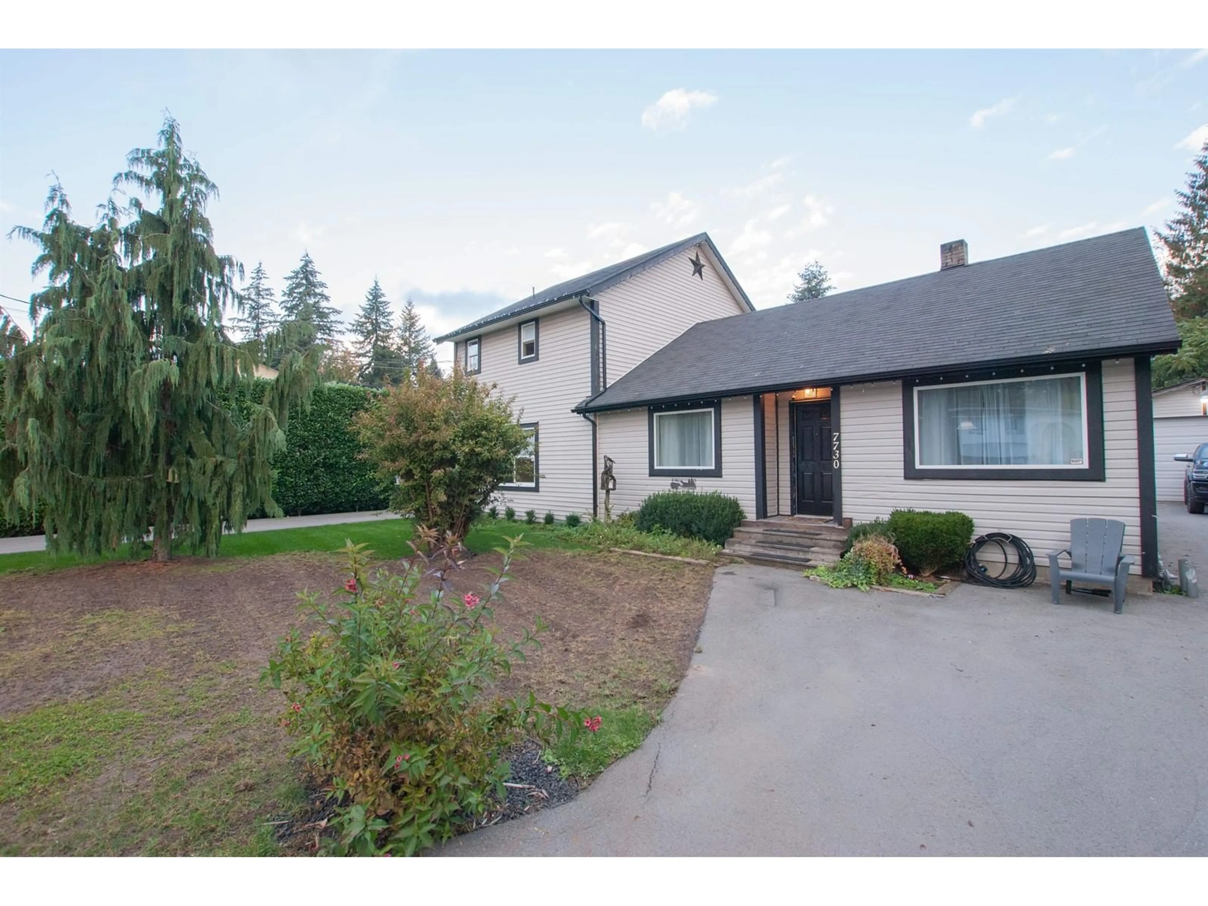 A pic from outside/outdoor area/front of a property/back of a property/a pic from drone, street for 7730 WREN, Mission British Columbia V2V3C4